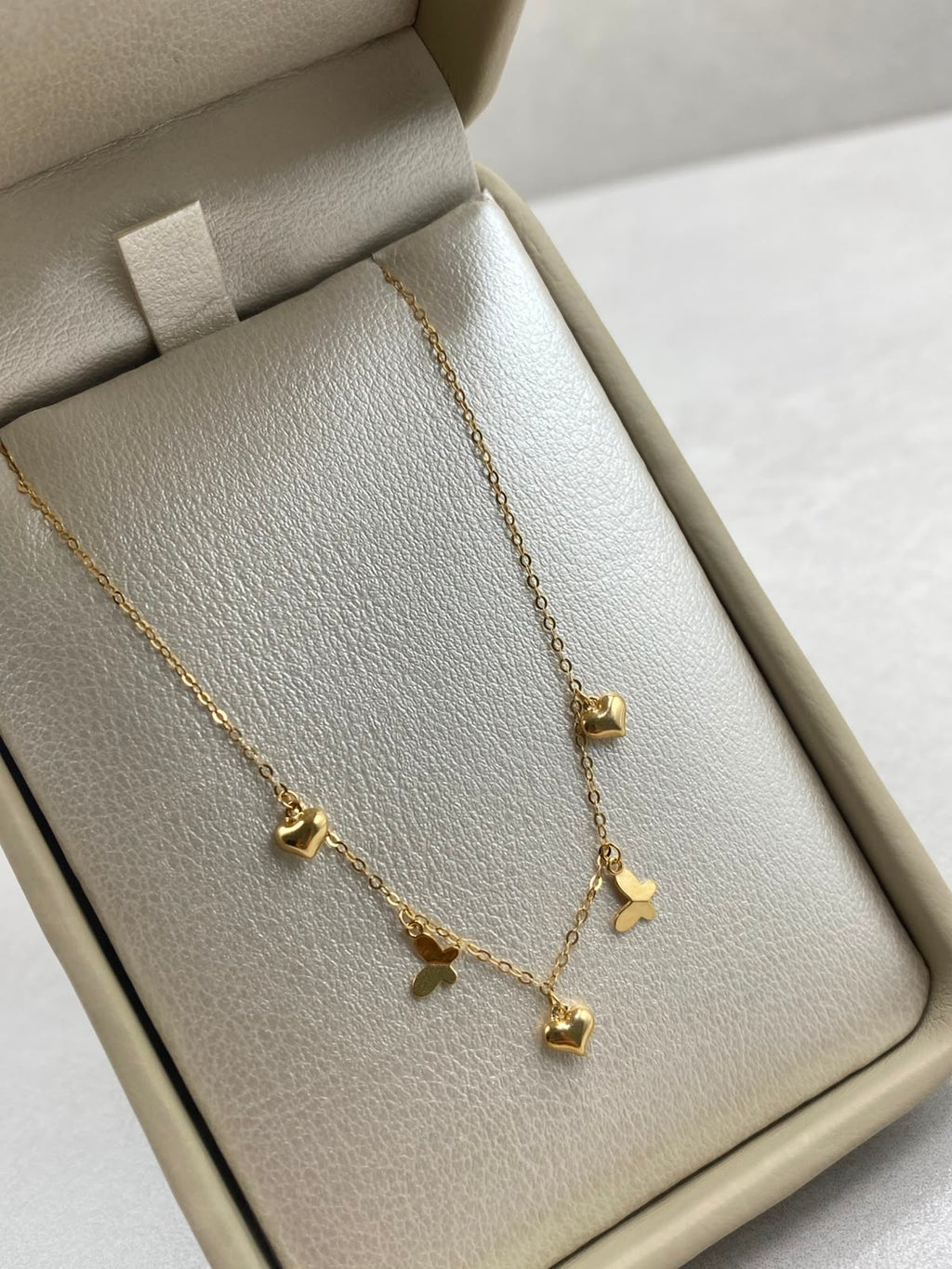Cadena It aro seguido con dijes corazones y mariposa  Oro amarillo 18k +3 / 1,09 Gr / 1,0 mm / 45 Cm