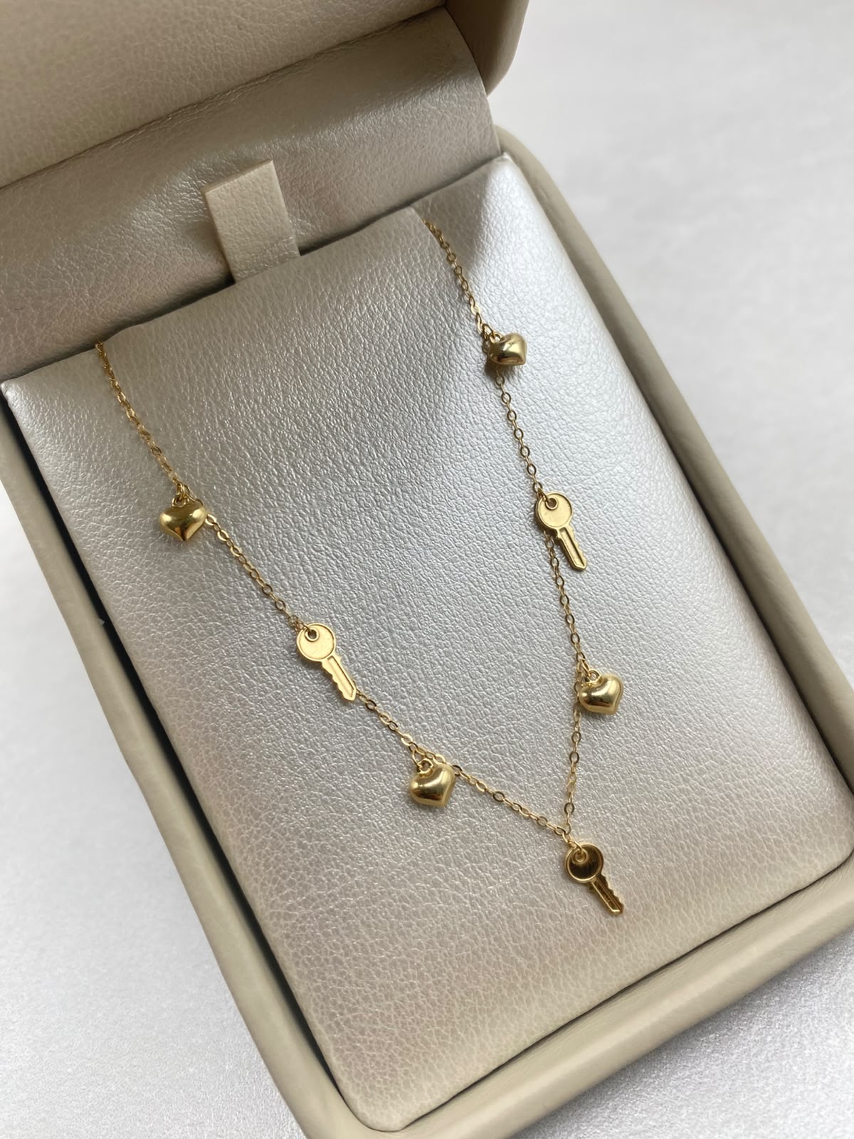Cadena It aro seguido con dijes corazon y llaves  Oro amarillo 18k +3 / 1,46 Gr / 1,0 mm / 45 Cm