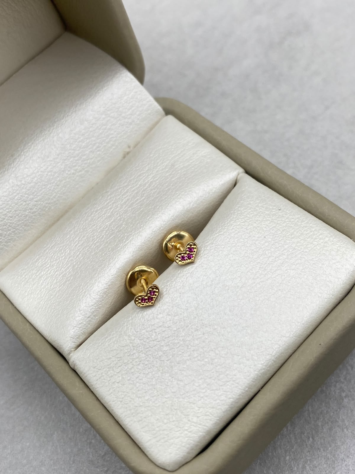 Topos corazon circon fucsia Oro amarillo 18k 0,47 Gr / 4 mm