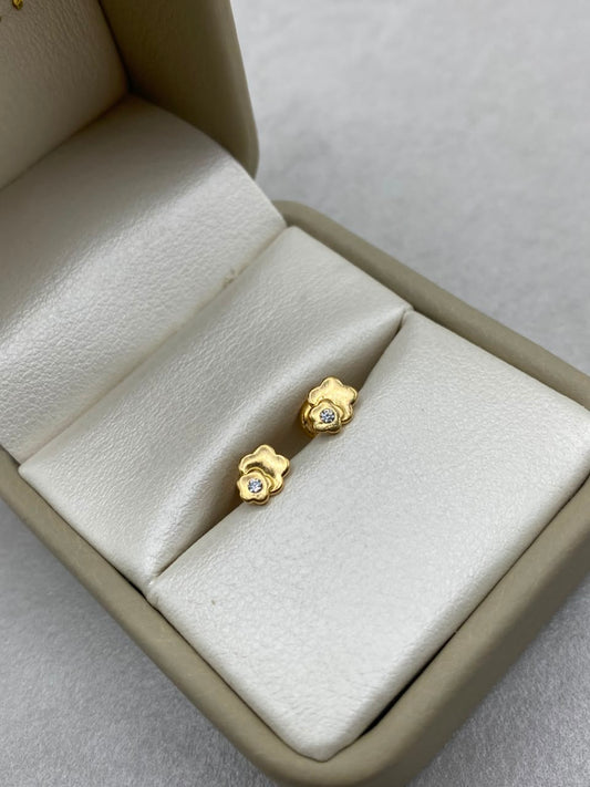 Topos flor con circon blanco  Oro amarillo 18k 0,85 Gr