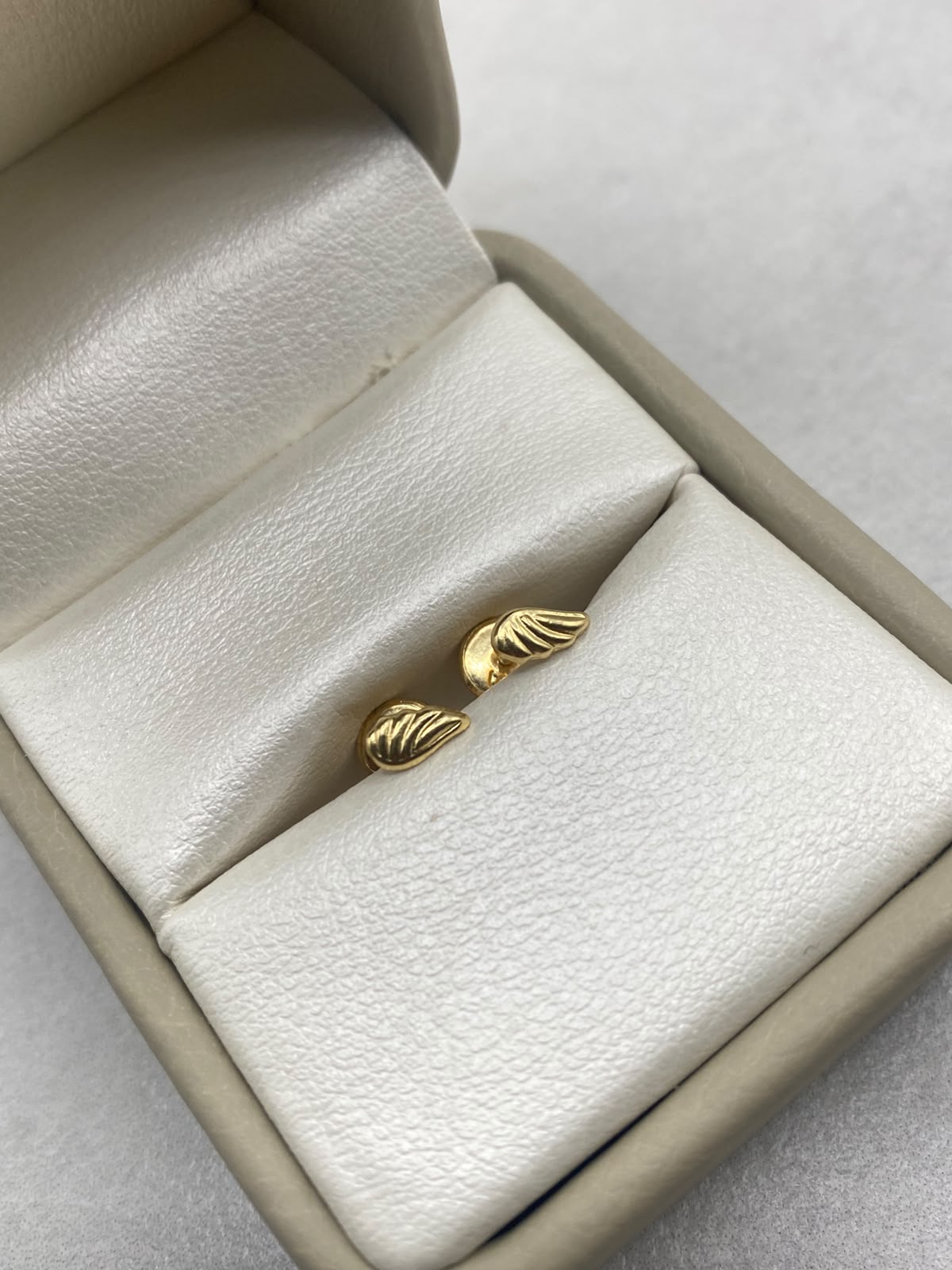 Topos alas  Oro amarillo 18k 0,45 Gr / 3 mm
