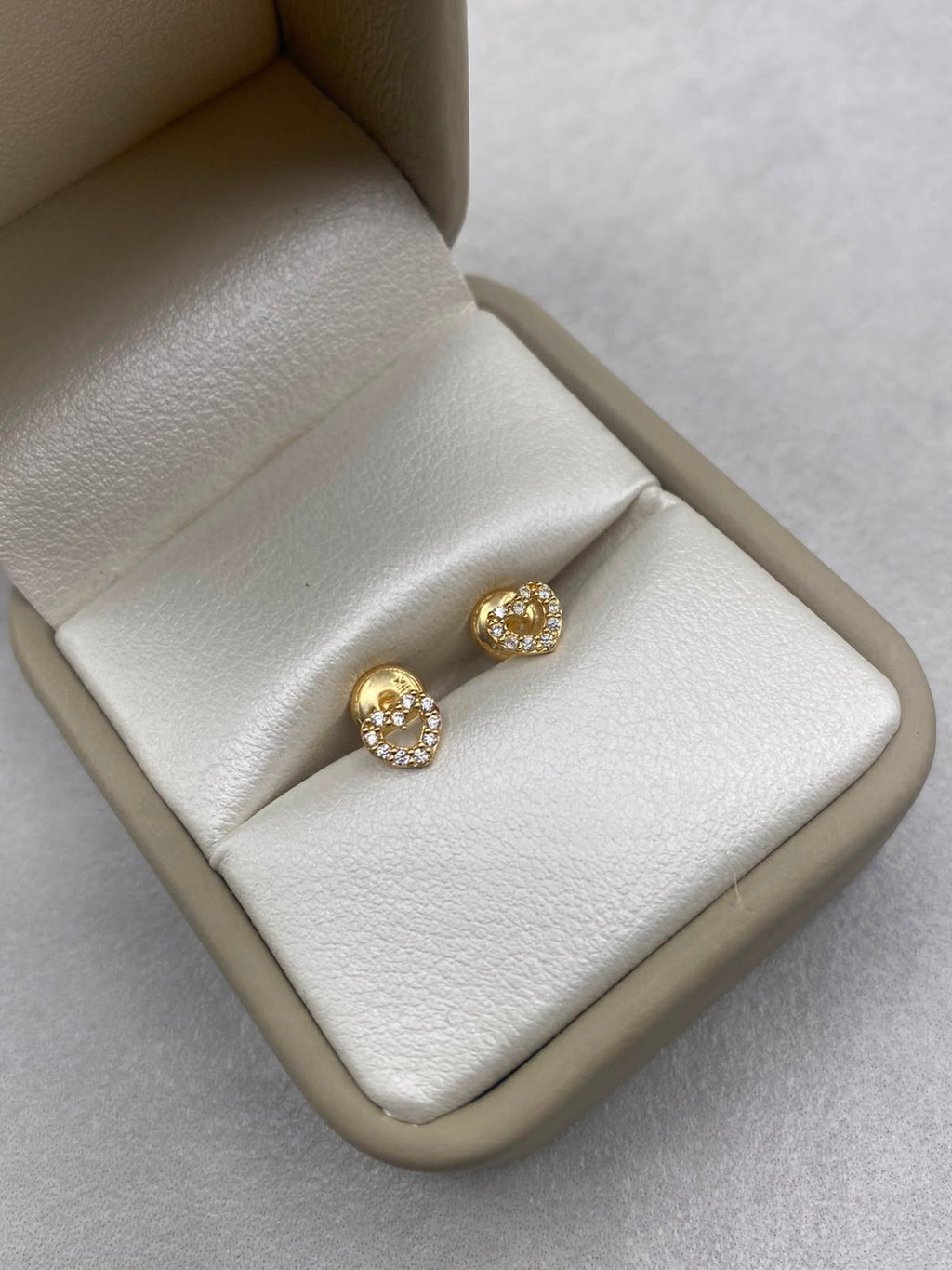 Topos corazon silueta circones blancos Oro amarillo 18k 0,66 Gr / 5 mm
