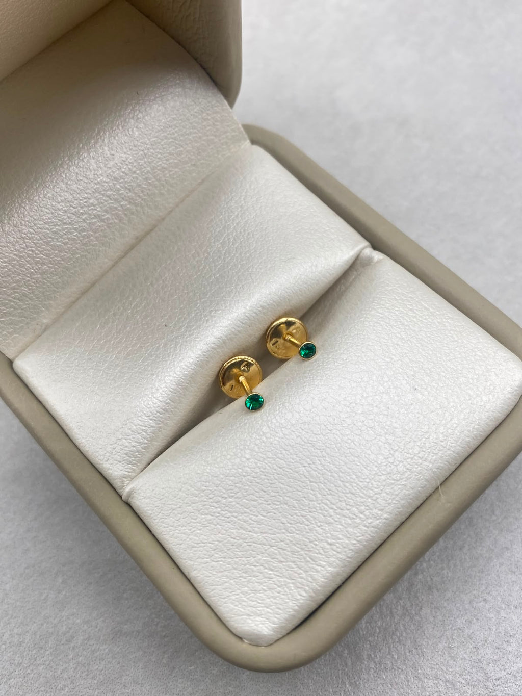 Topos circon verde  Oro amarillo 18k 0,35 Gr / 2 mm
