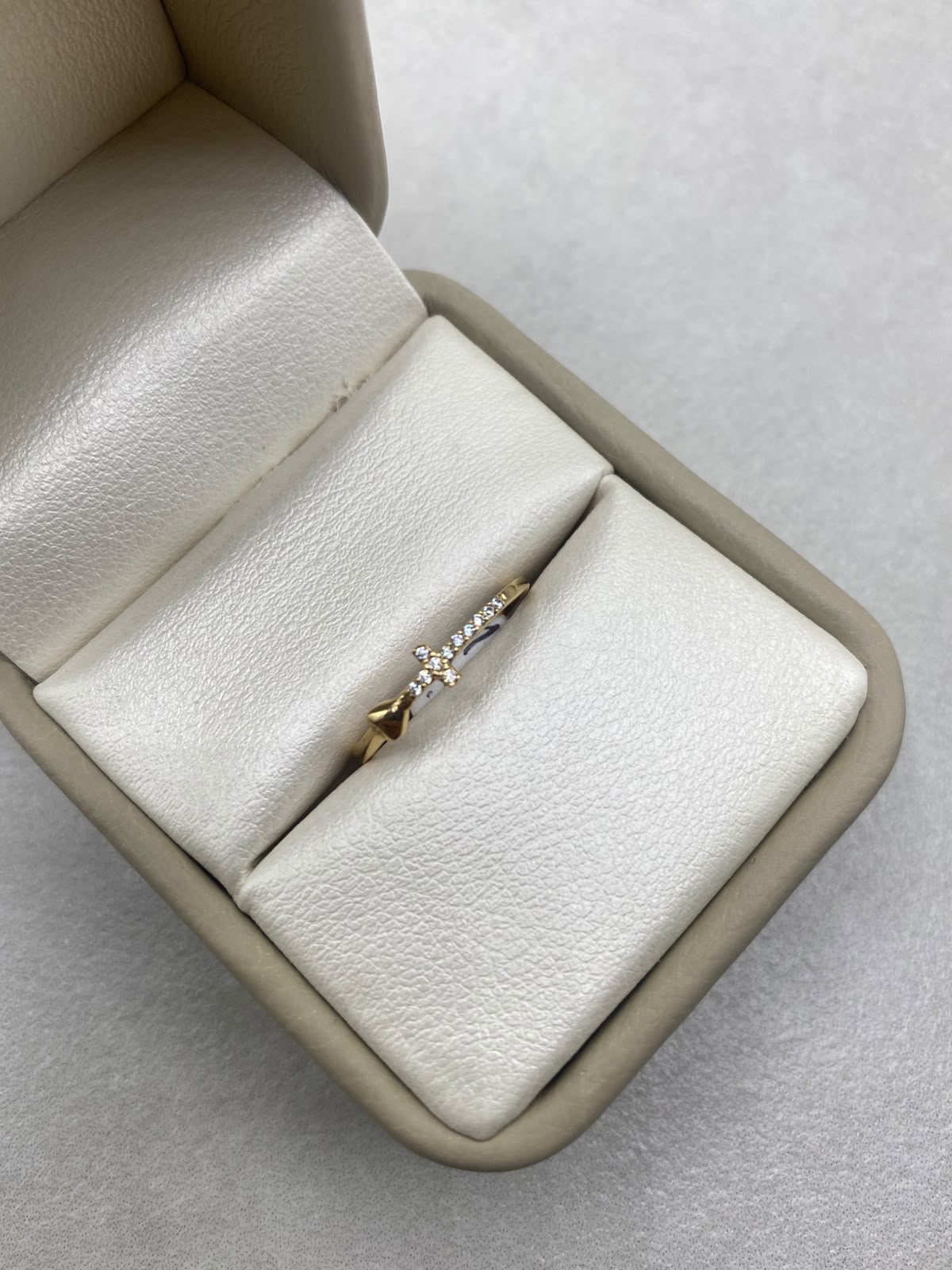 Anillo corazon con cruz circones blancos Oro amarillo 18k / Talla 6 / 1,03 Gr