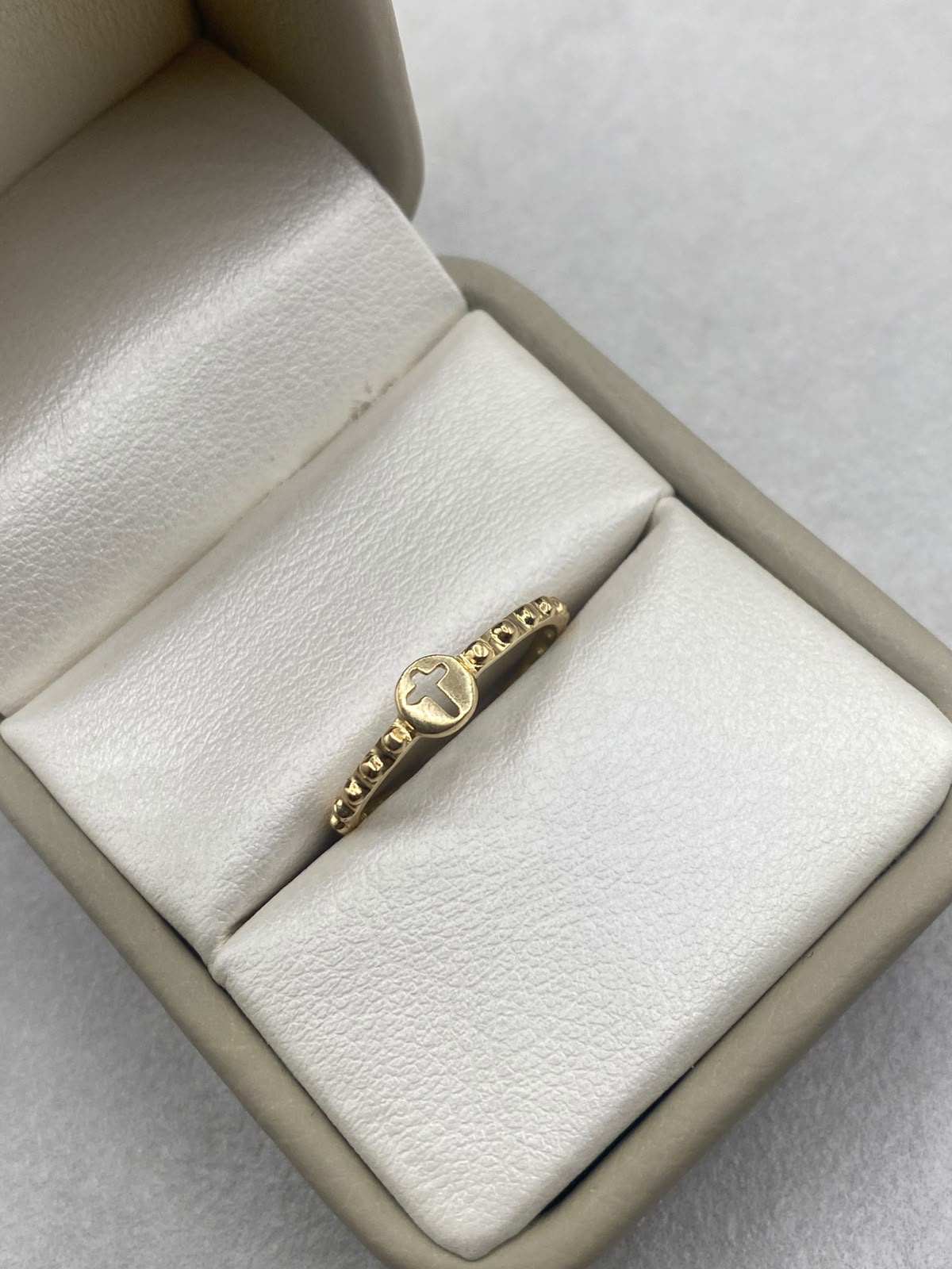 Anillo cruz central borde bolas lisas / Talla 6 1/2 / 1,37 Gr / 4 mm