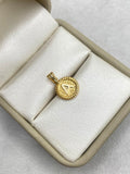 Dije letra a borde diamantado Oro amarillo 18k 0,5959 Gr / 10 mm / 2,7 Cm