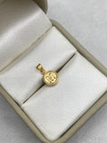 Dije letra m borde diamantado Oro amarillo 18k 0,42 Gr / 8 mm / 1,8 Cm
