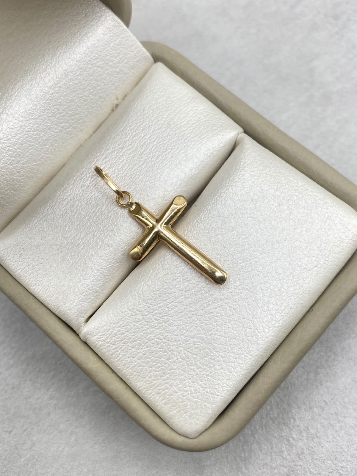 Dije cruz puntas tubulares Oro amarillo 18k 0,6 Gr / 13 mm / 2,8 Cm