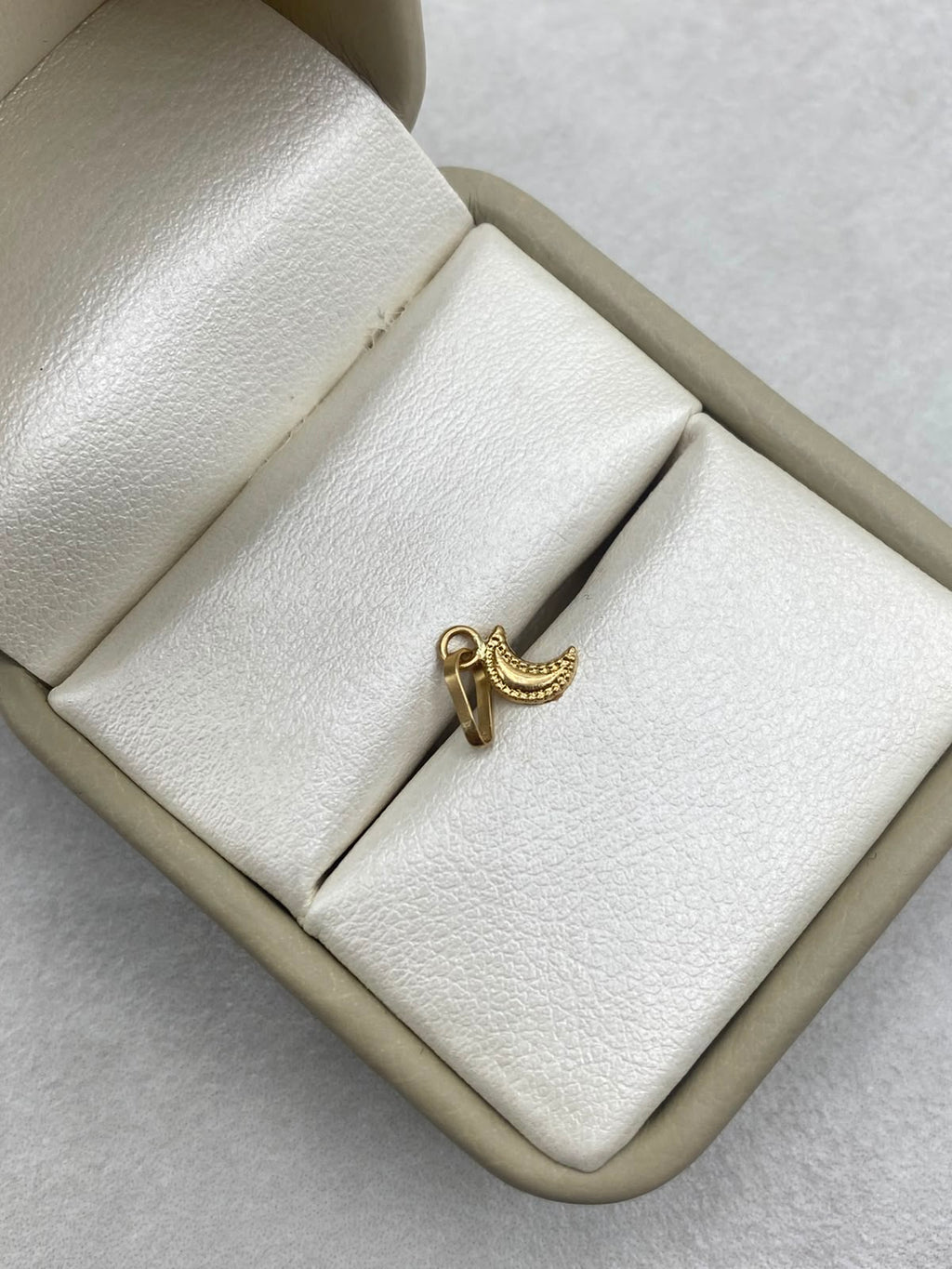 Dije media luna Oro amarillo 18k 0,19 Gr / 1,4 Cm