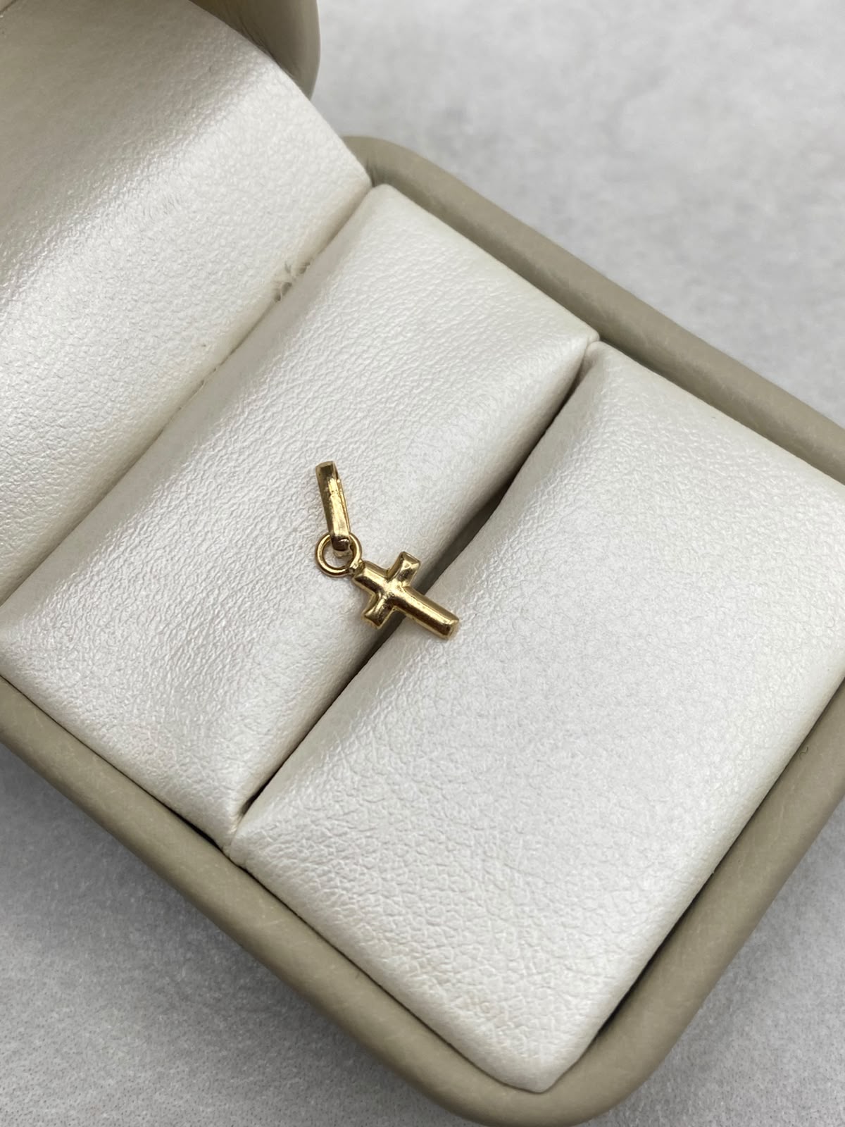 Dije cruz Oro amarillo 18k 0,26 Gr / 1,5 Cm