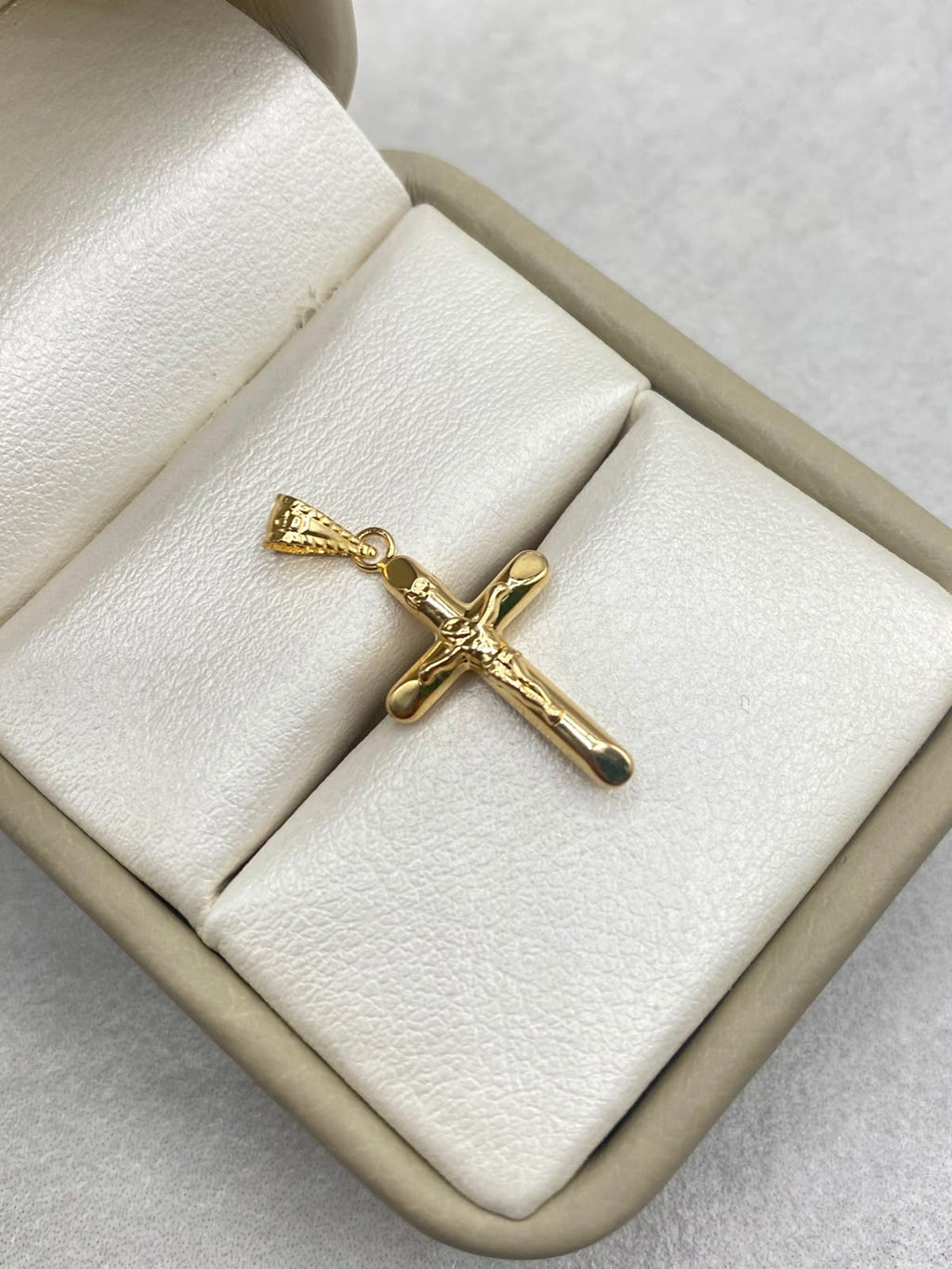 Dije cruz cristo punta tubular Oro amarillo 18k 0,65 Gr / 13 mm / 2,5 Cm