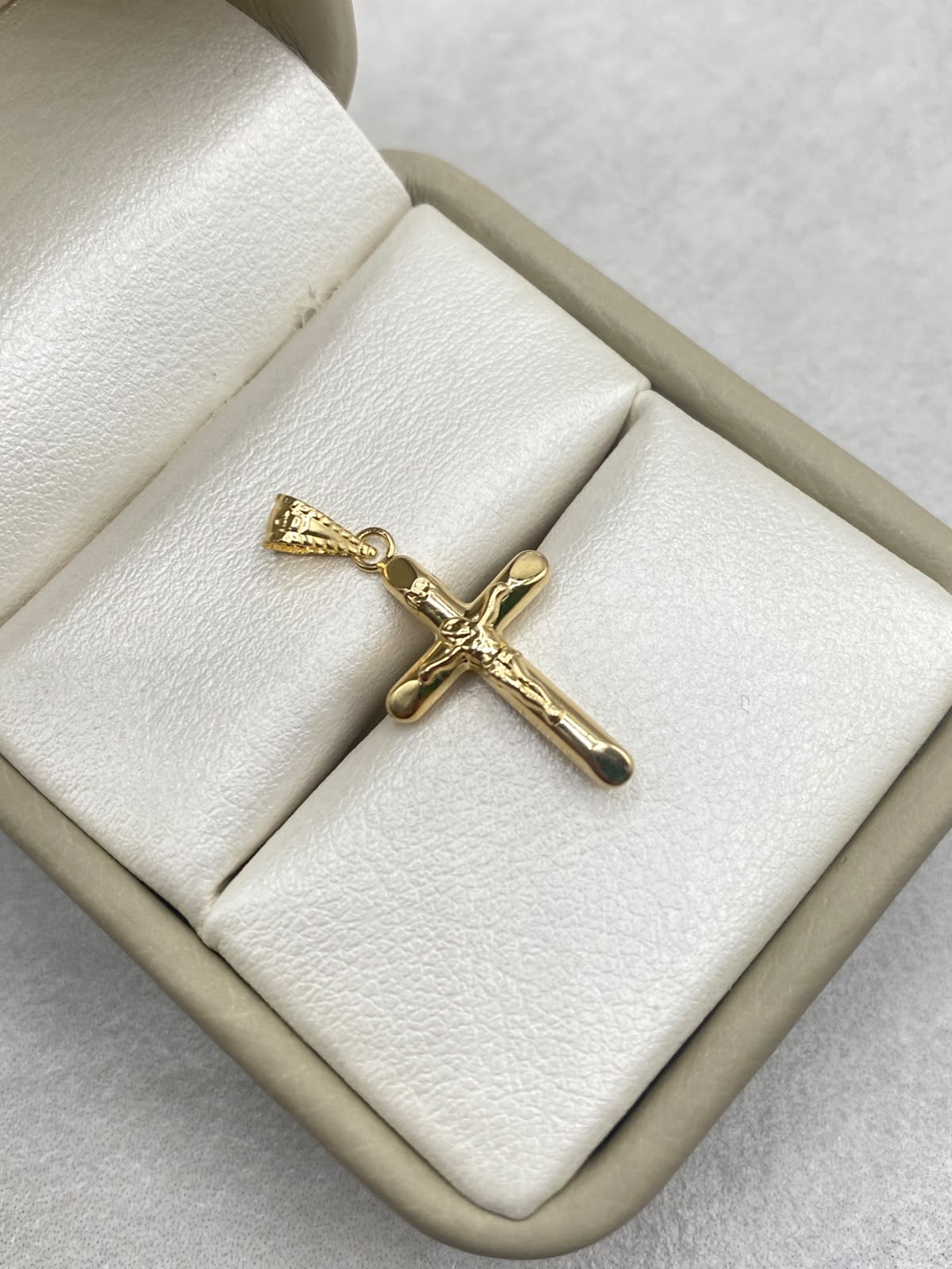 Dije cruz cristo punta tubular Oro amarillo 18k 0,65 Gr / 13 mm / 2,5 Cm