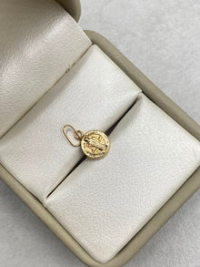 Dije san benito redondo  Oro amarillo 18k 0,38 Gr / 8 mm / 1,5 Cm