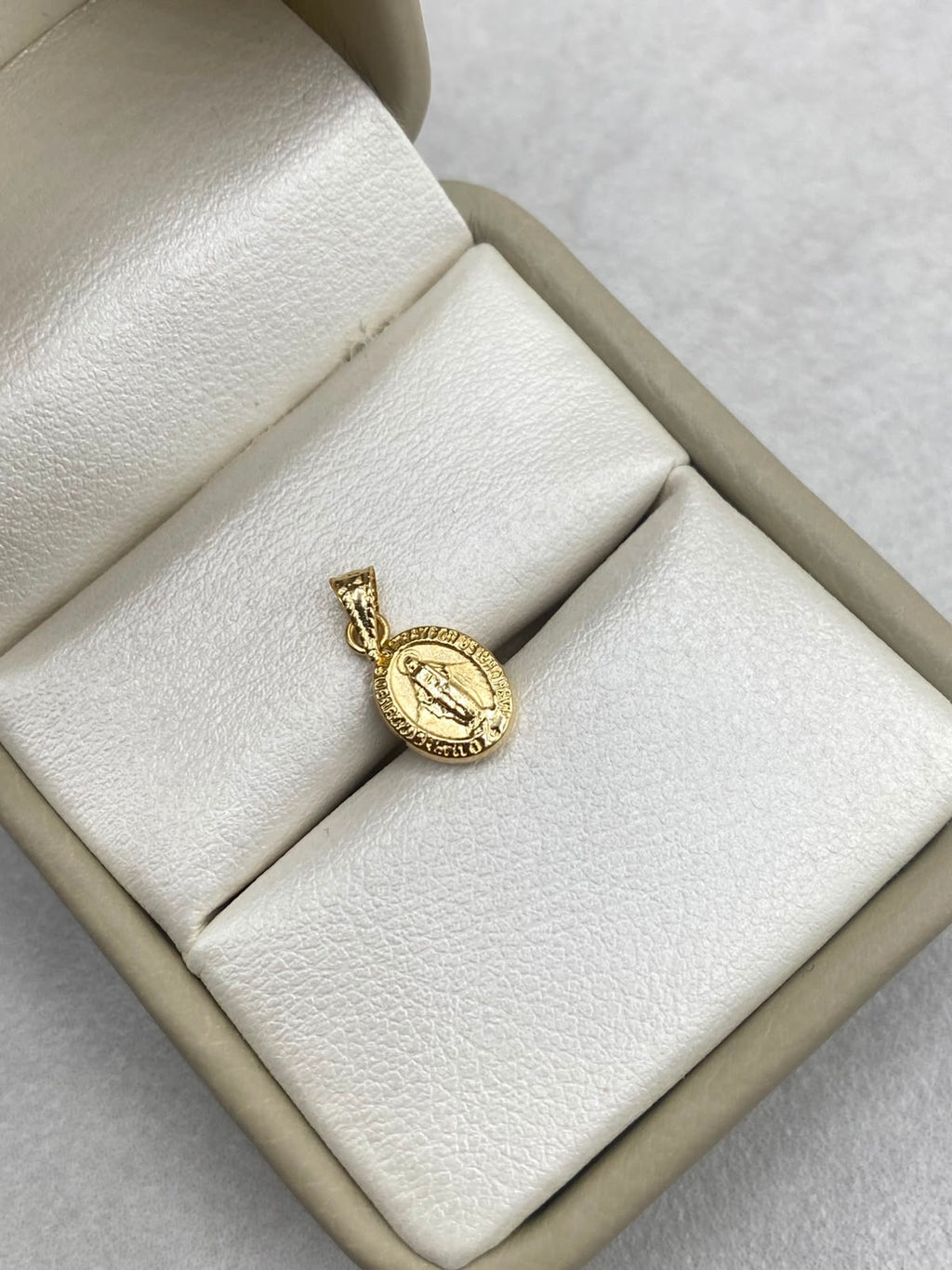 Dije milagrosa ovalada torquelada Oro amarillo 18k 0,39 Gr / 7 mm / 1,5 Cm