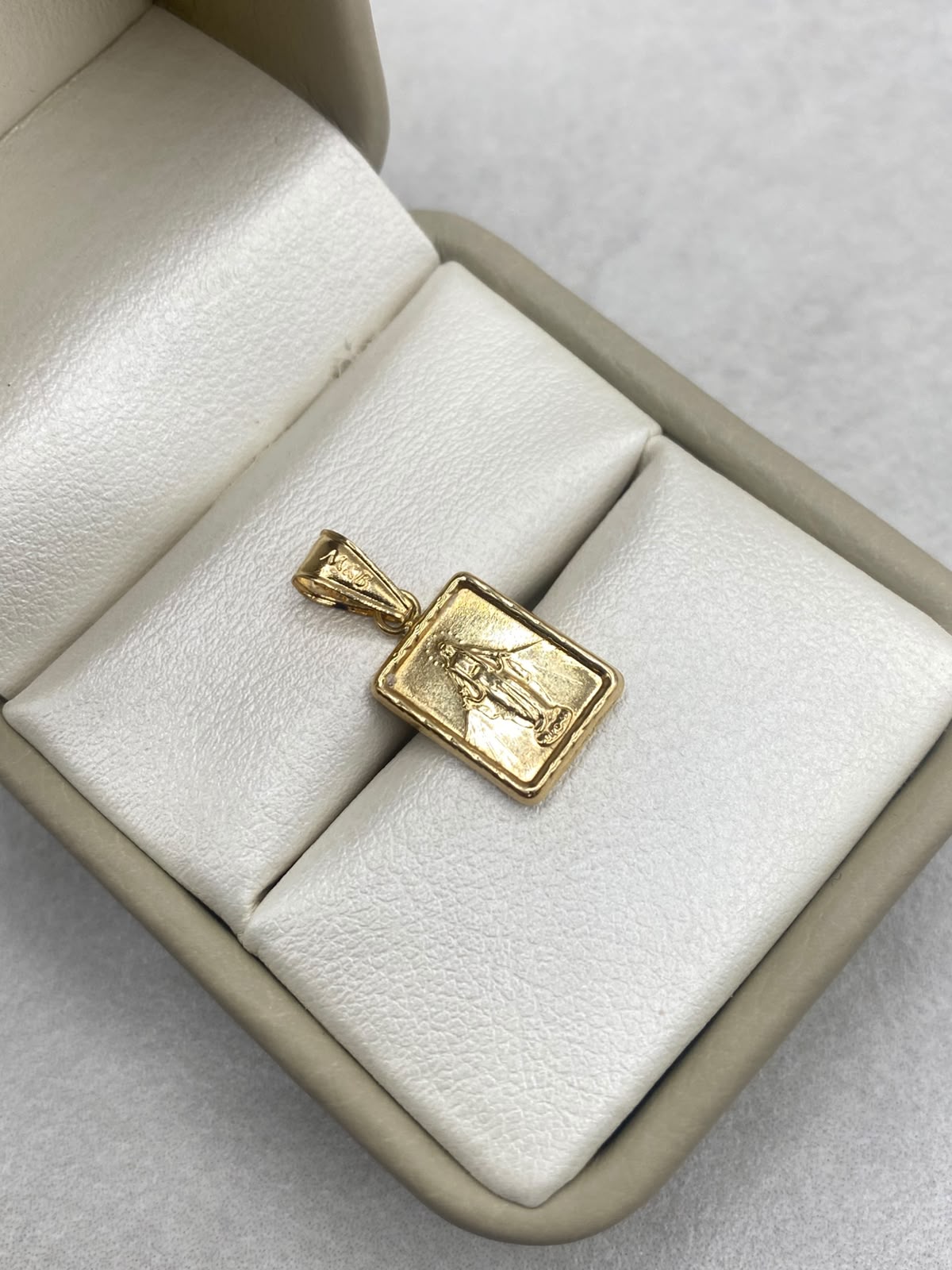 Dije placa virgen milagrosa Oro amarillo 18k 0,95 Gr / 1 mm / 2 Cm