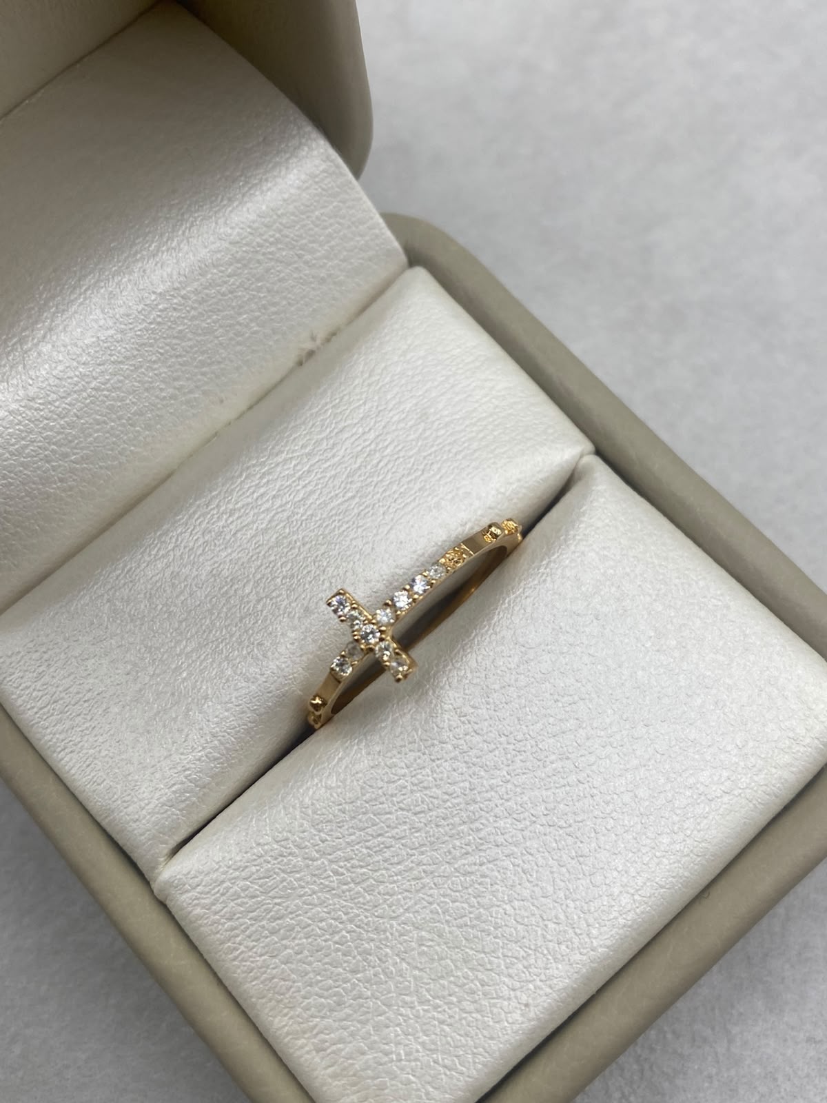 Anillo cruz circones blancos / Talla 6 1/2 / 1,47 Gr / 7 mm