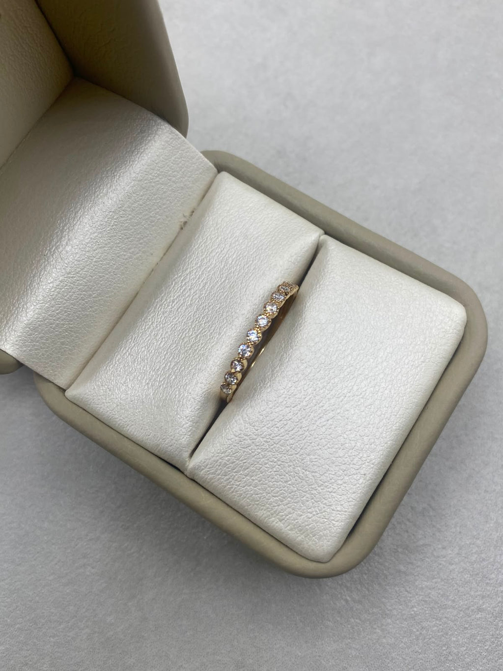 Anillo Churumbela circones blancos Oro amarillo 18k / Talla 6 1/2 / 1,33 Gr / 2 mm