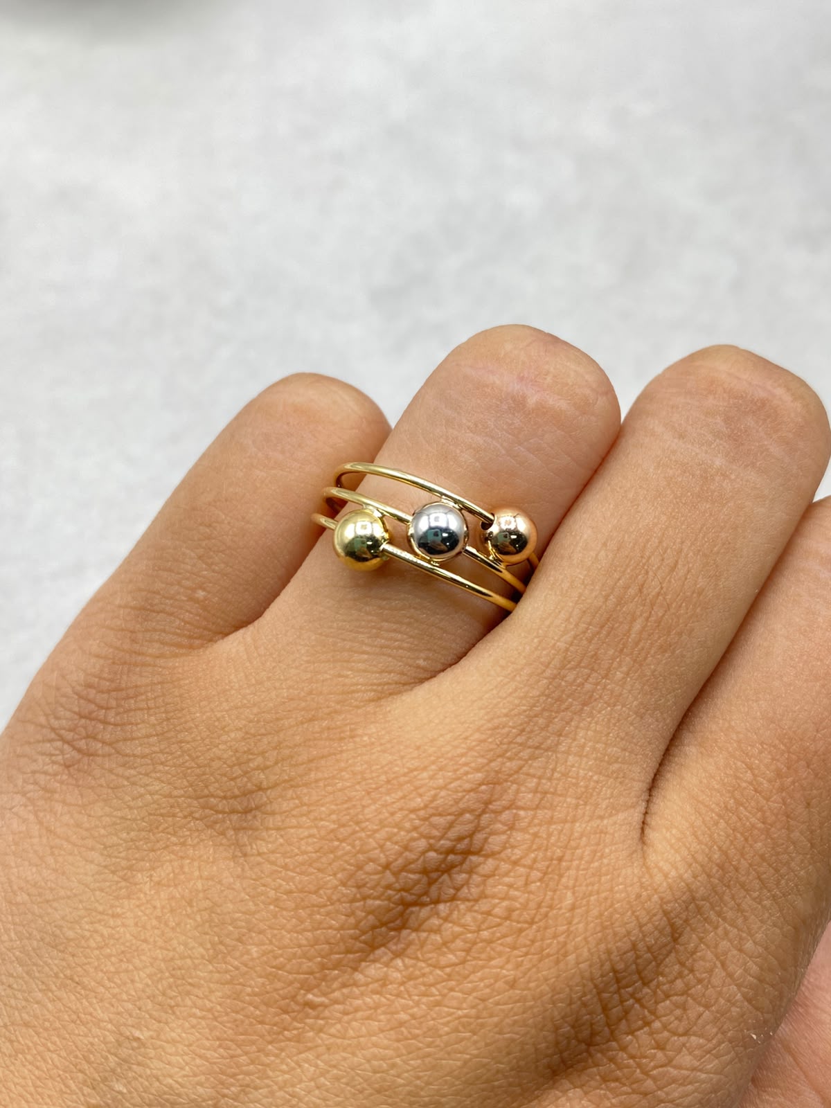 Anillo Anillo bola lisa  Tres oros 18k / Talla 5 1/2 / 2,17 Gr / 3,66 mm