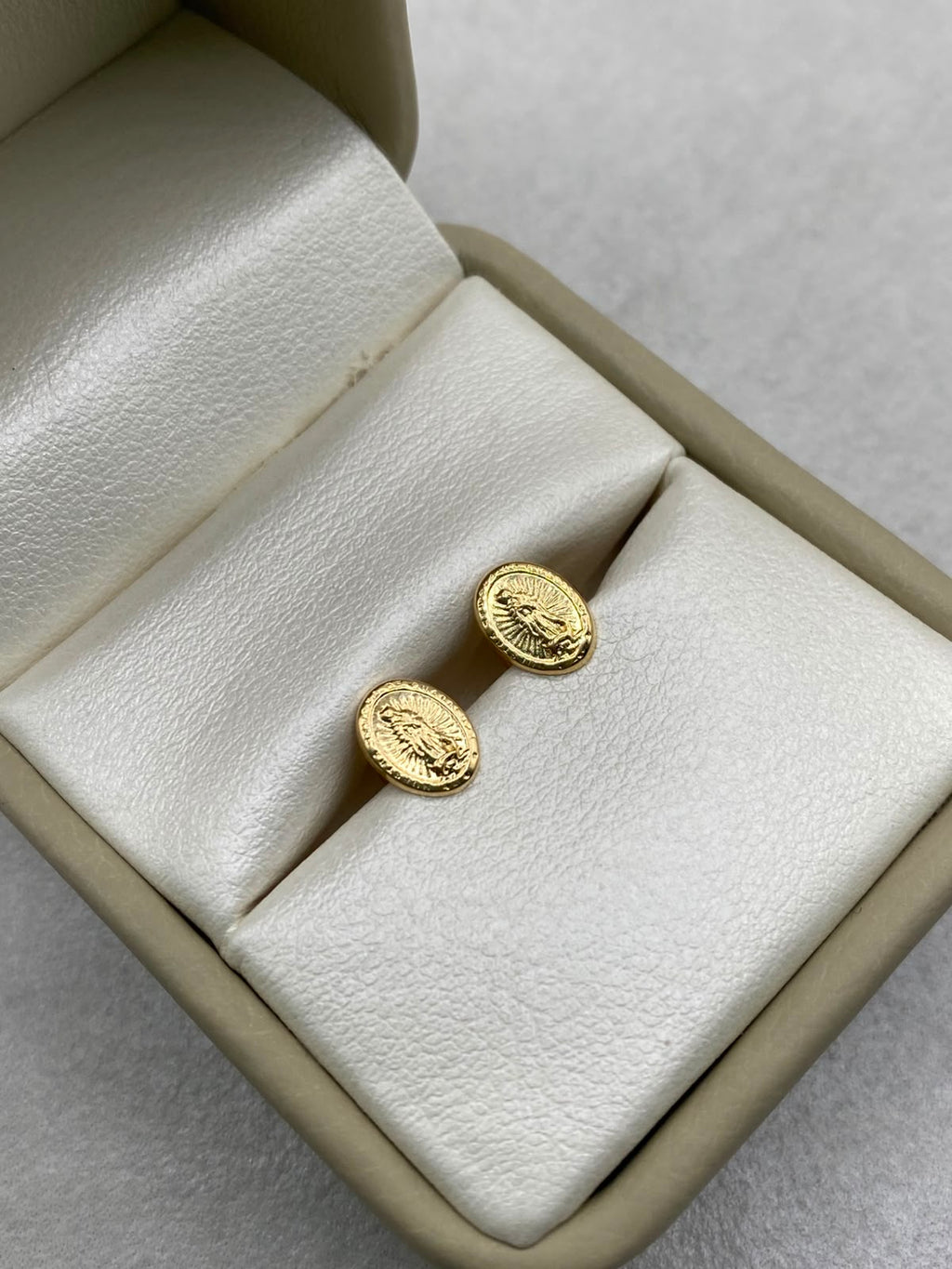 Topos virgen milagrosa  Oro amarillo 18k 0,69 Gr / 8,15 mm