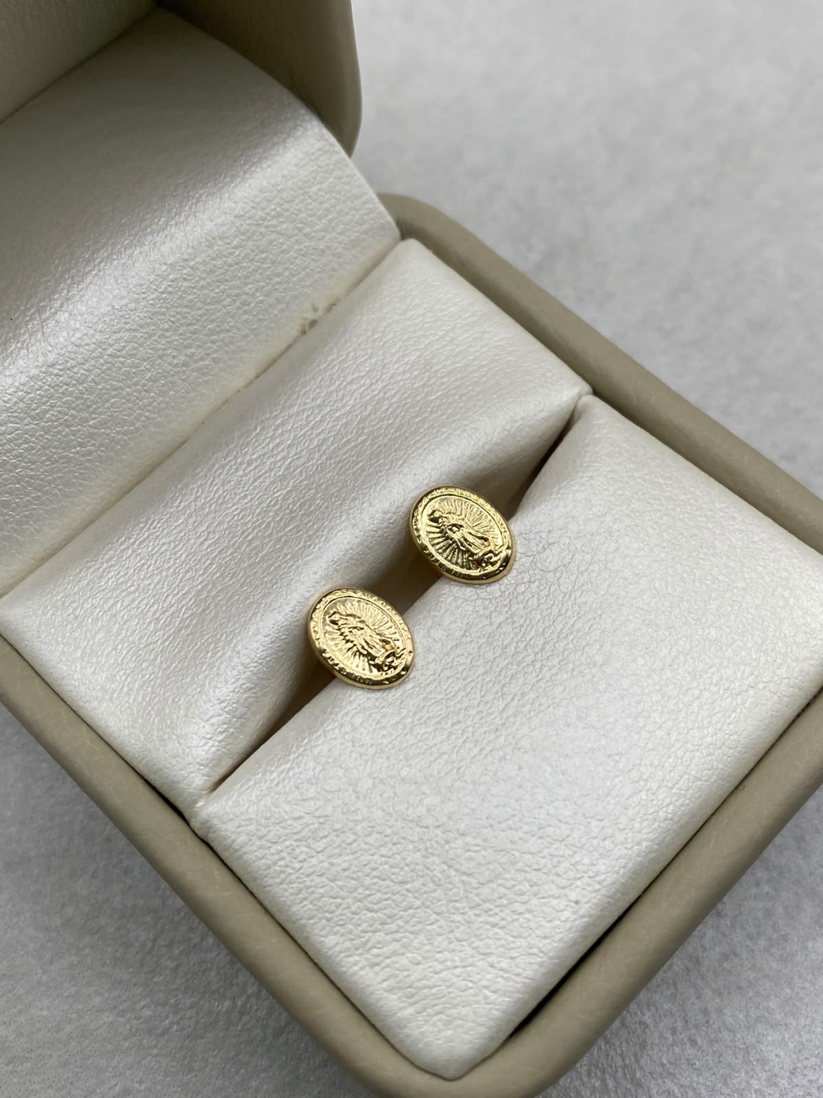 Topos virgen milagrosa  Oro amarillo 18k 0,69 Gr / 8,15 mm