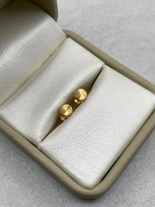 Topos diamantado plano Oro amarillo 18k 0,47 Gr / 5,3 mm
