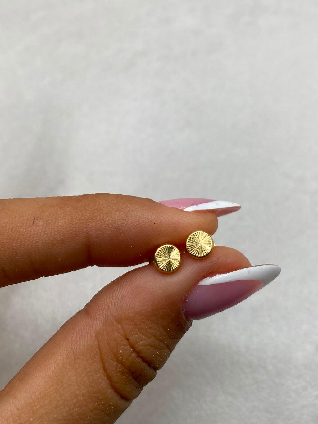 Topos diamantado plano Oro amarillo 18k 0,47 Gr / 5,3 mm