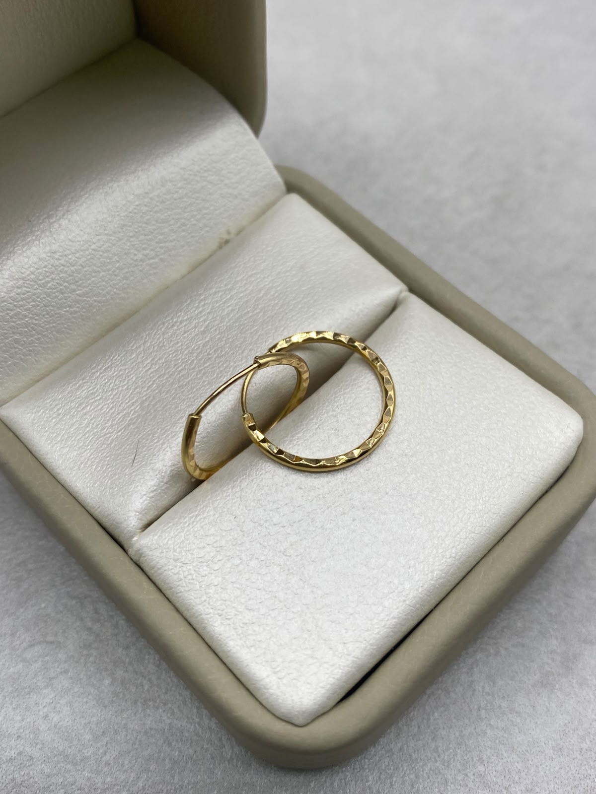 Candonga imperdible diamantada (cn05)  Oro amarillo 18k 0,77 Gr / 2,5 Cm