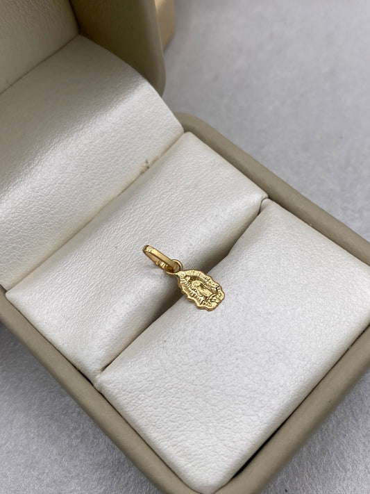 Dije silueta virgen de guadalupe  Oro amarillo 18k 0,25 Gr / 5,40 mm / 1,5 Cm