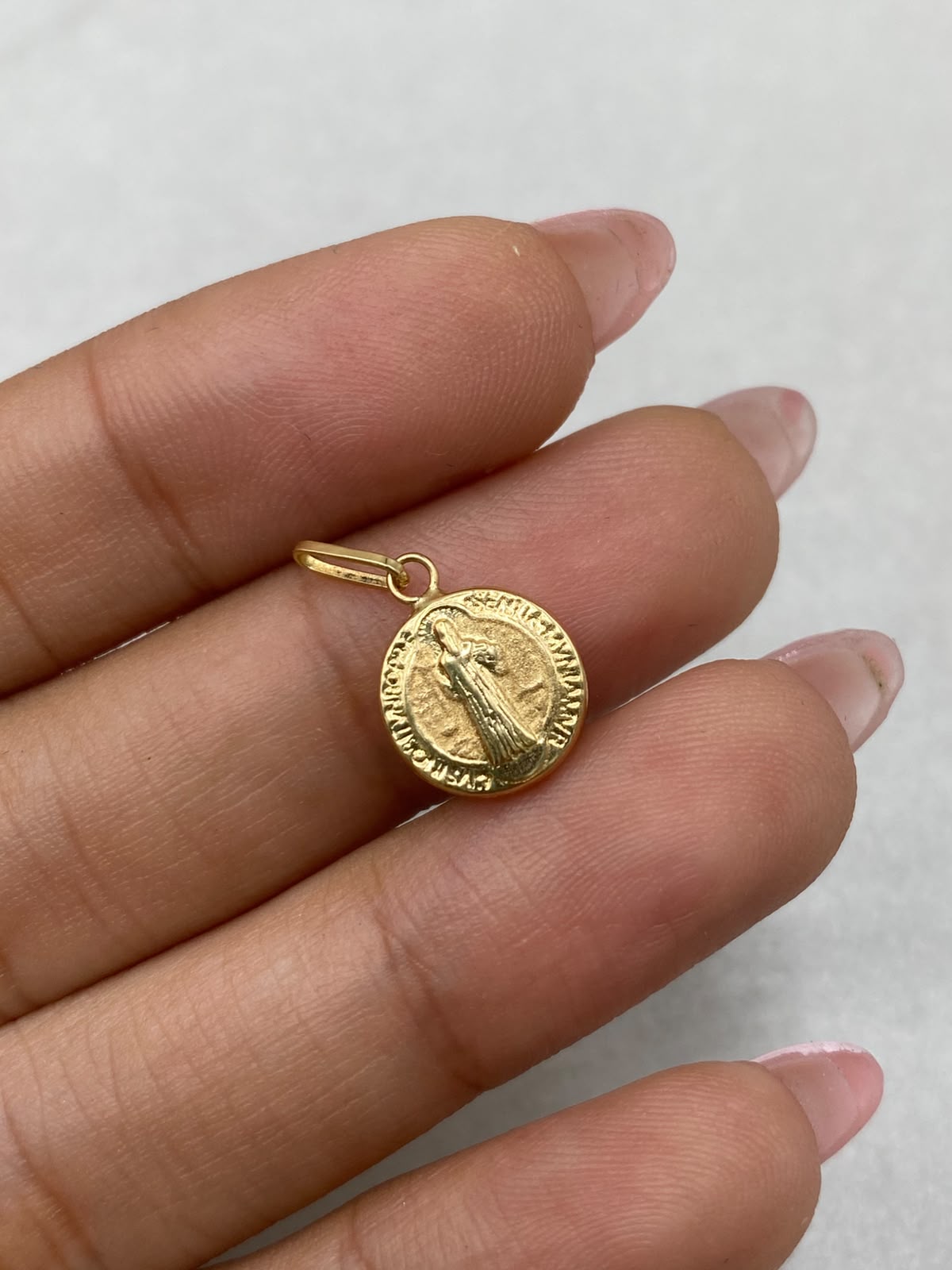 Dije san benito  Oro amarillo 18k 0,53 Gr / 10,11 mm / 2,5 Cm