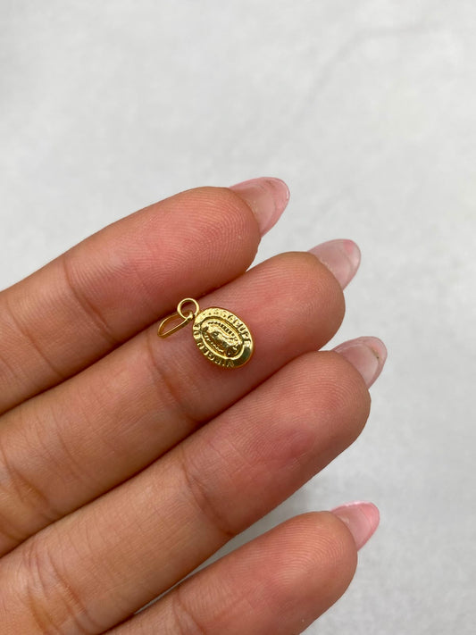 Dije mini virgen de guadalupe ovalado  Oro amarillo 18k 1,5 Gr / 6,44 mm / 1,0 Cm
