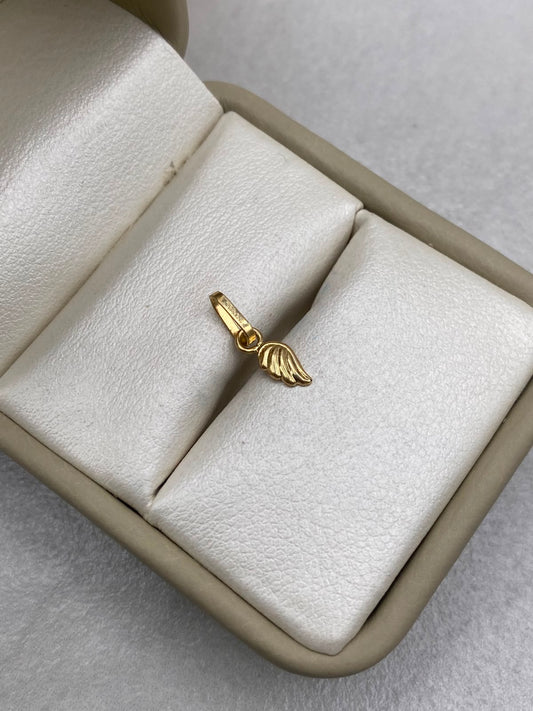 Dije ala Oro amarillo 18k 0,20 Gr / 3,90 mm / 1,5 Cm