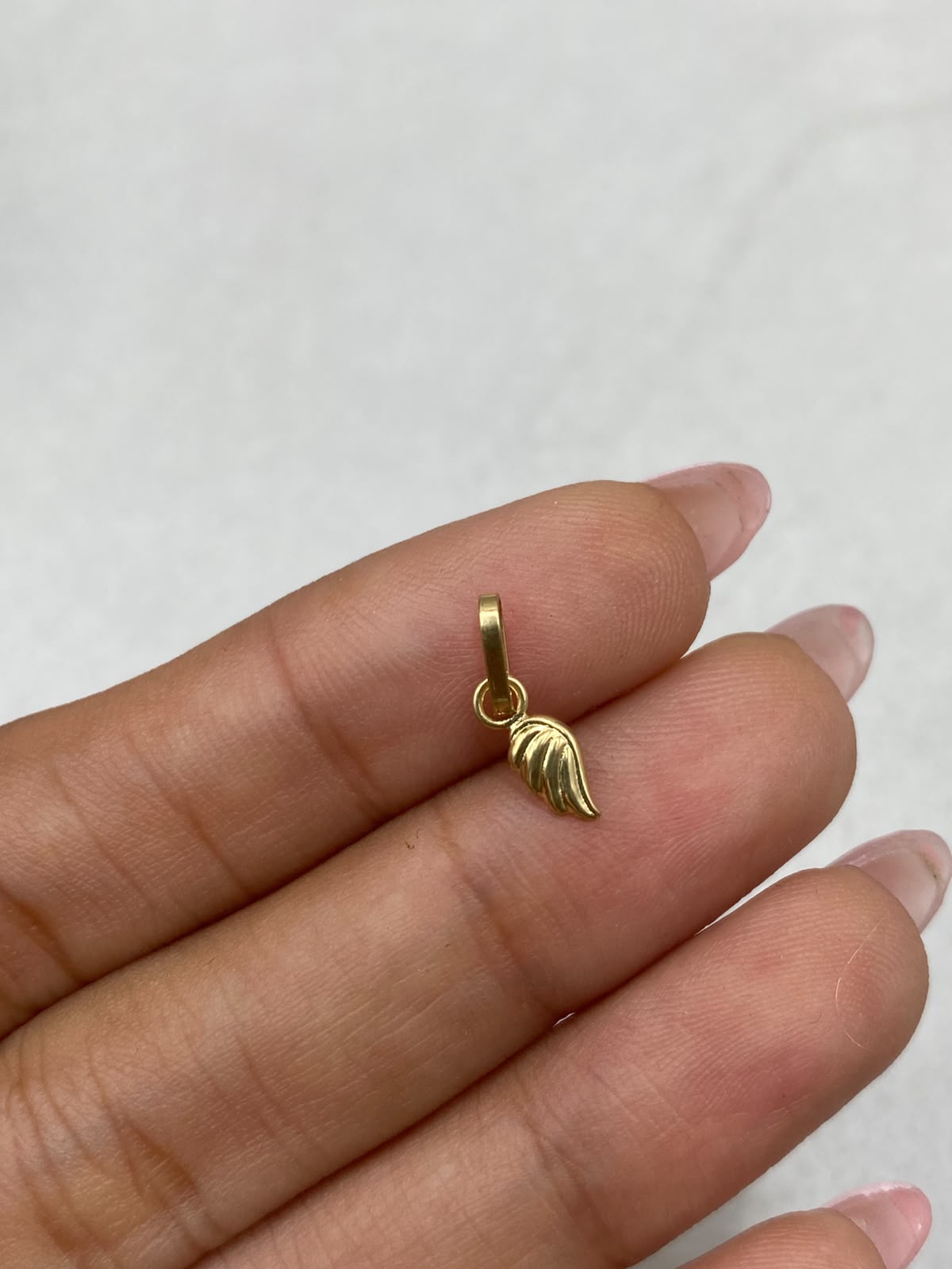 Dije ala Oro amarillo 18k 0,20 Gr / 3,90 mm / 1,5 Cm