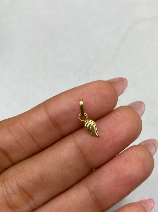 Dije ala Oro amarillo 18k 0,20 Gr / 3,90 mm / 1,5 Cm
