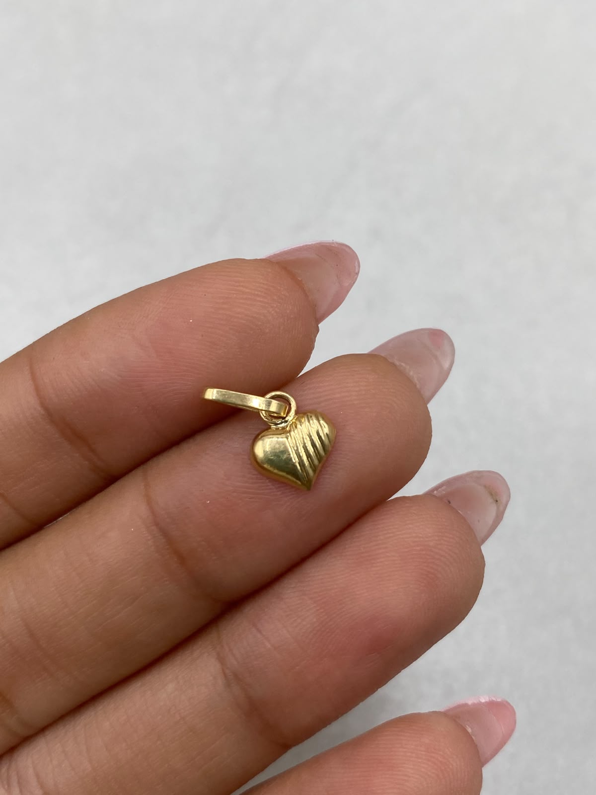 Dije corazon liso rayas Oro amarillo 18k 0,26 Gr / 7,14 mm / 1,5 Cm