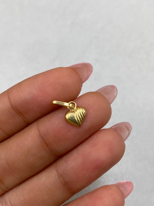 Dije corazon liso rayas Oro amarillo 18k 0,26 Gr / 7,14 mm / 1,5 Cm