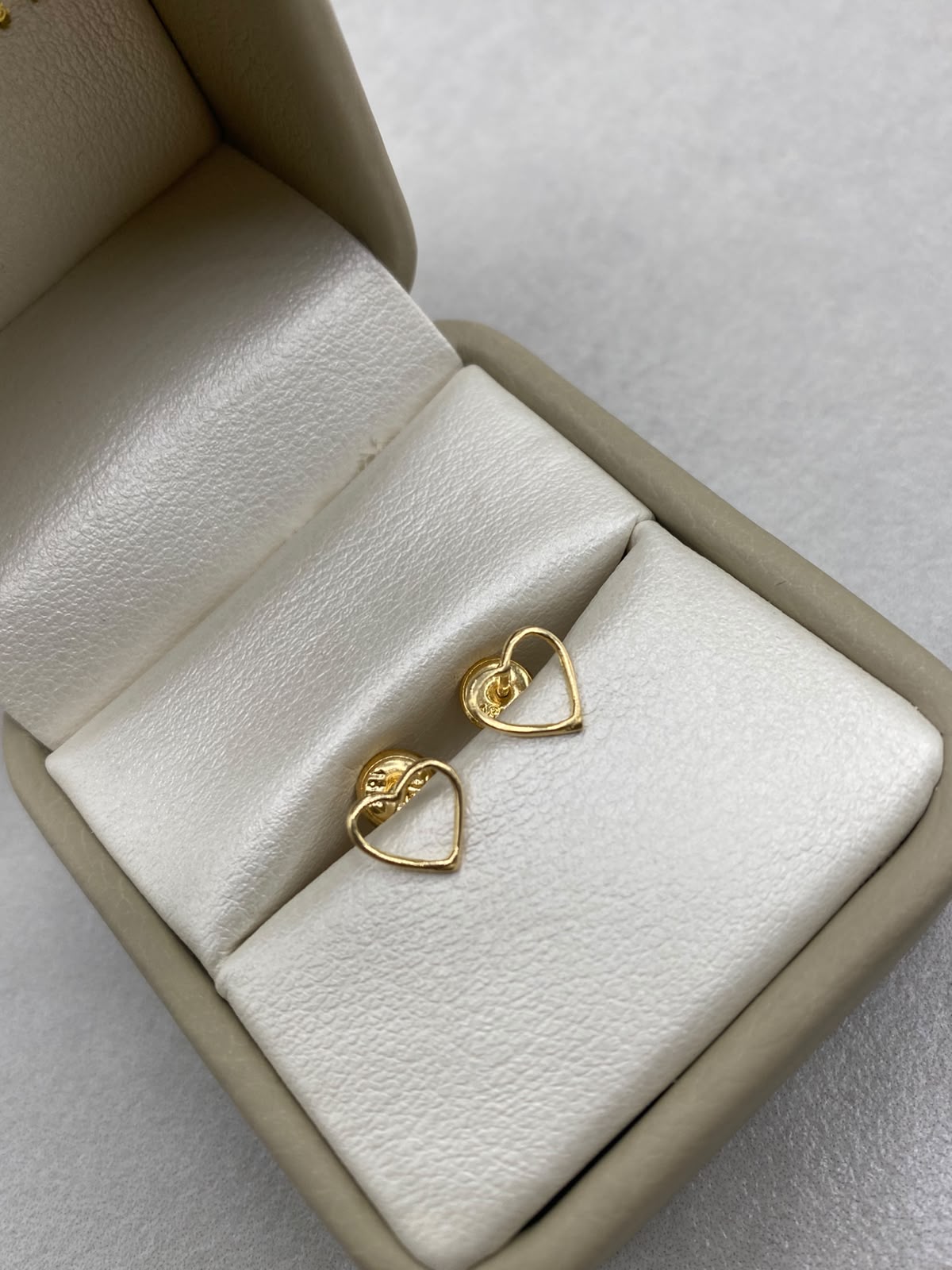 Topos silueta corazon Oro amarillo 18k 0,70 Gr / 7,74 mm