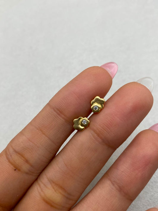 Topos flor con circon blanco  Oro amarillo 18k 0,85 Gr