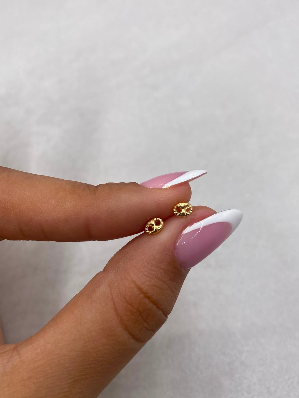 Topos GC diamantados Oro amarillo 18k 0,42 Gr / 9 mm
