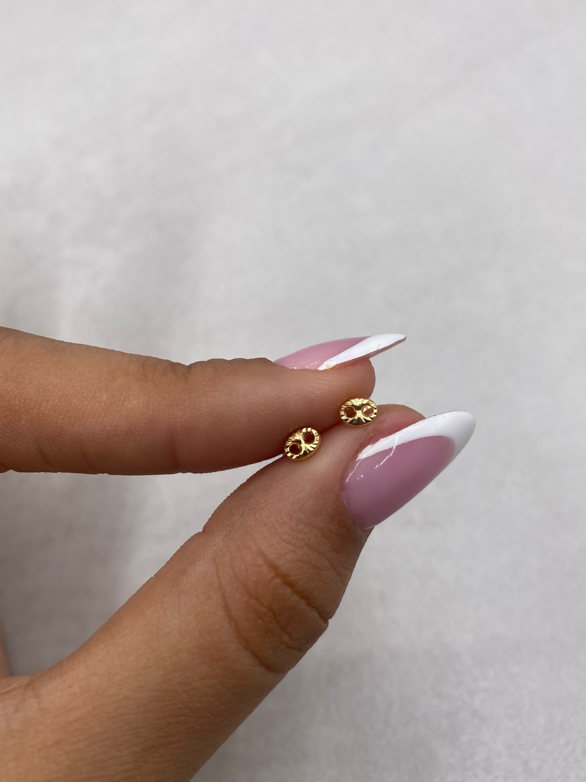 Topos GC diamantados Oro amarillo 18k 0,42 Gr / 9 mm
