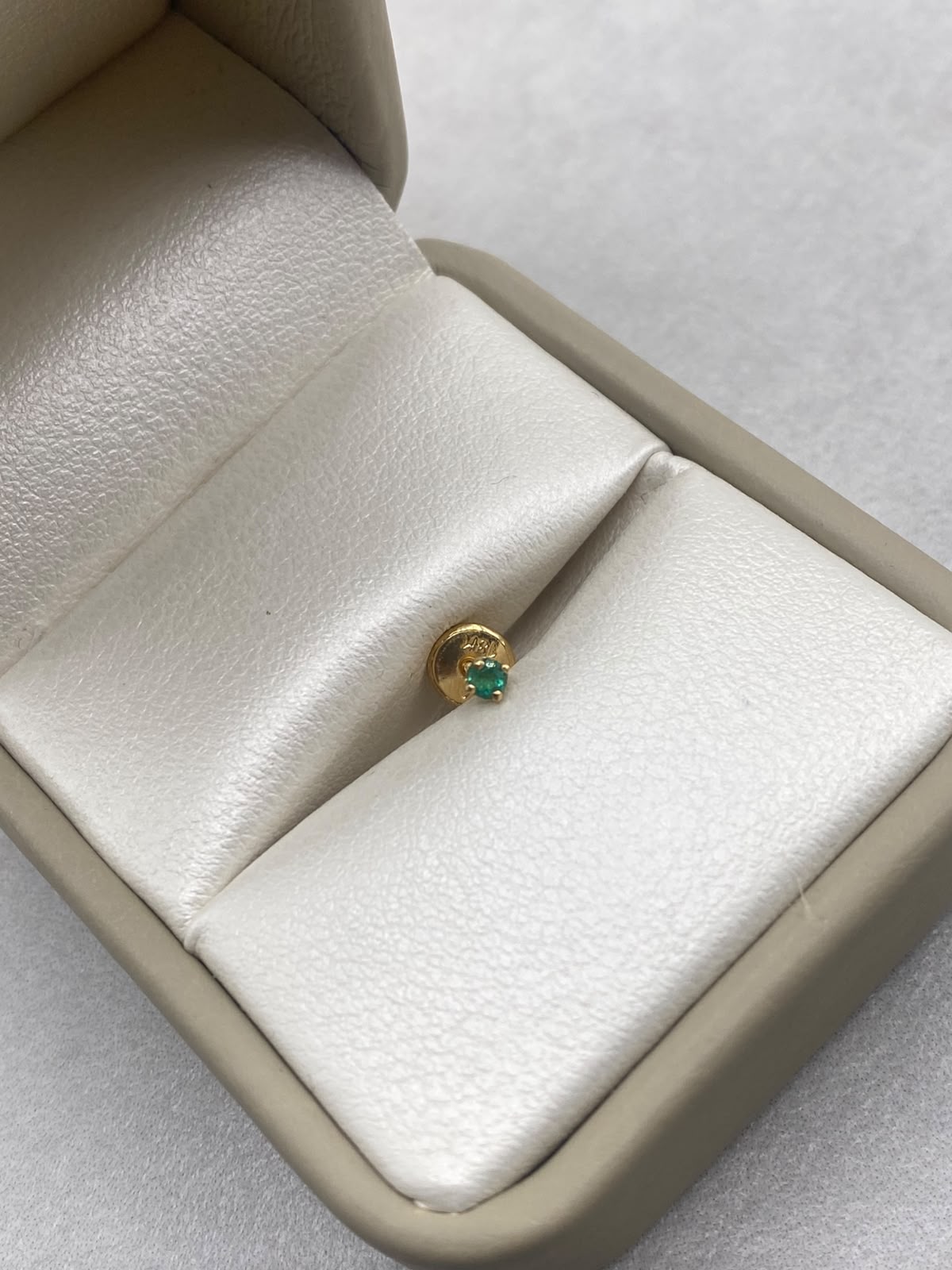 Topos Esmeralda Oro amarillo 18k 0,23 Gr / 3,20 mm