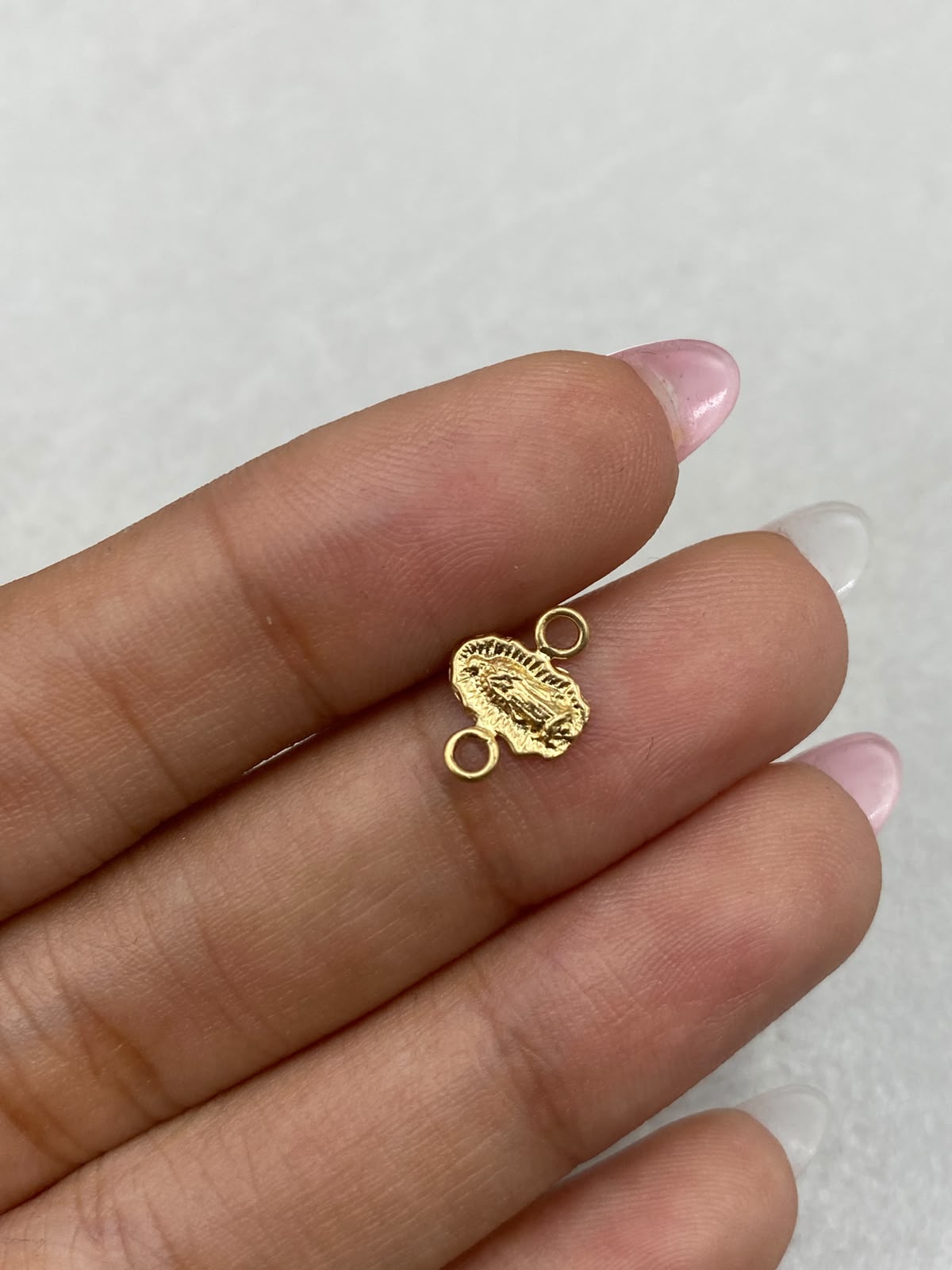 Herraje virgen de Guadalupe  Oro amarillo 18k 0,22 Gr / 8 Cm