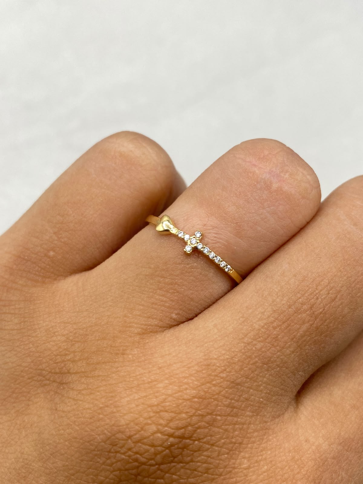 Anillo corazon con cruz circones blancos Oro amarillo 18k / Talla 6 / 1,03 Gr