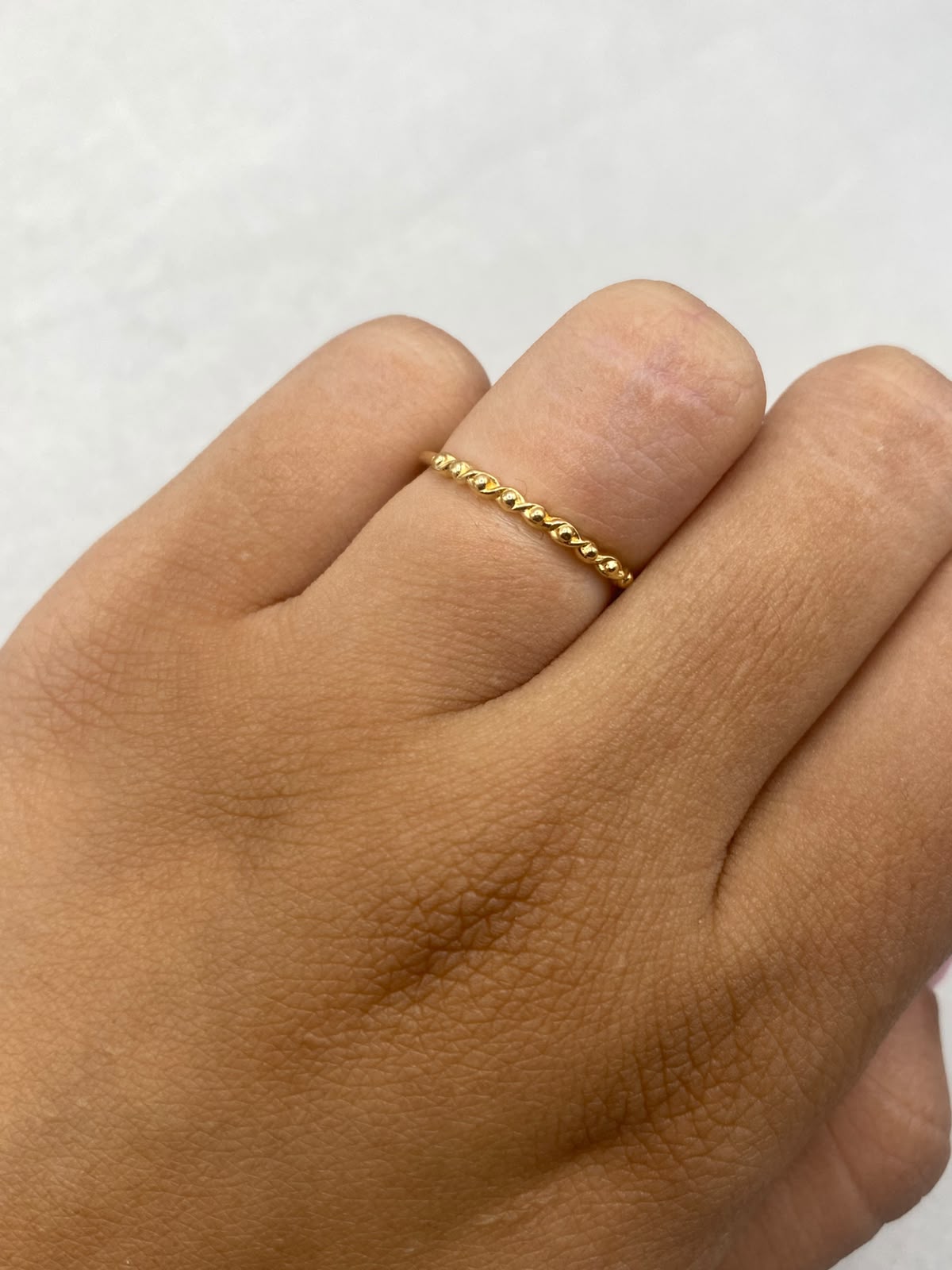 Anillo entrelazado / Talla 6 1/2 / 1,02 Gr / 1 mm