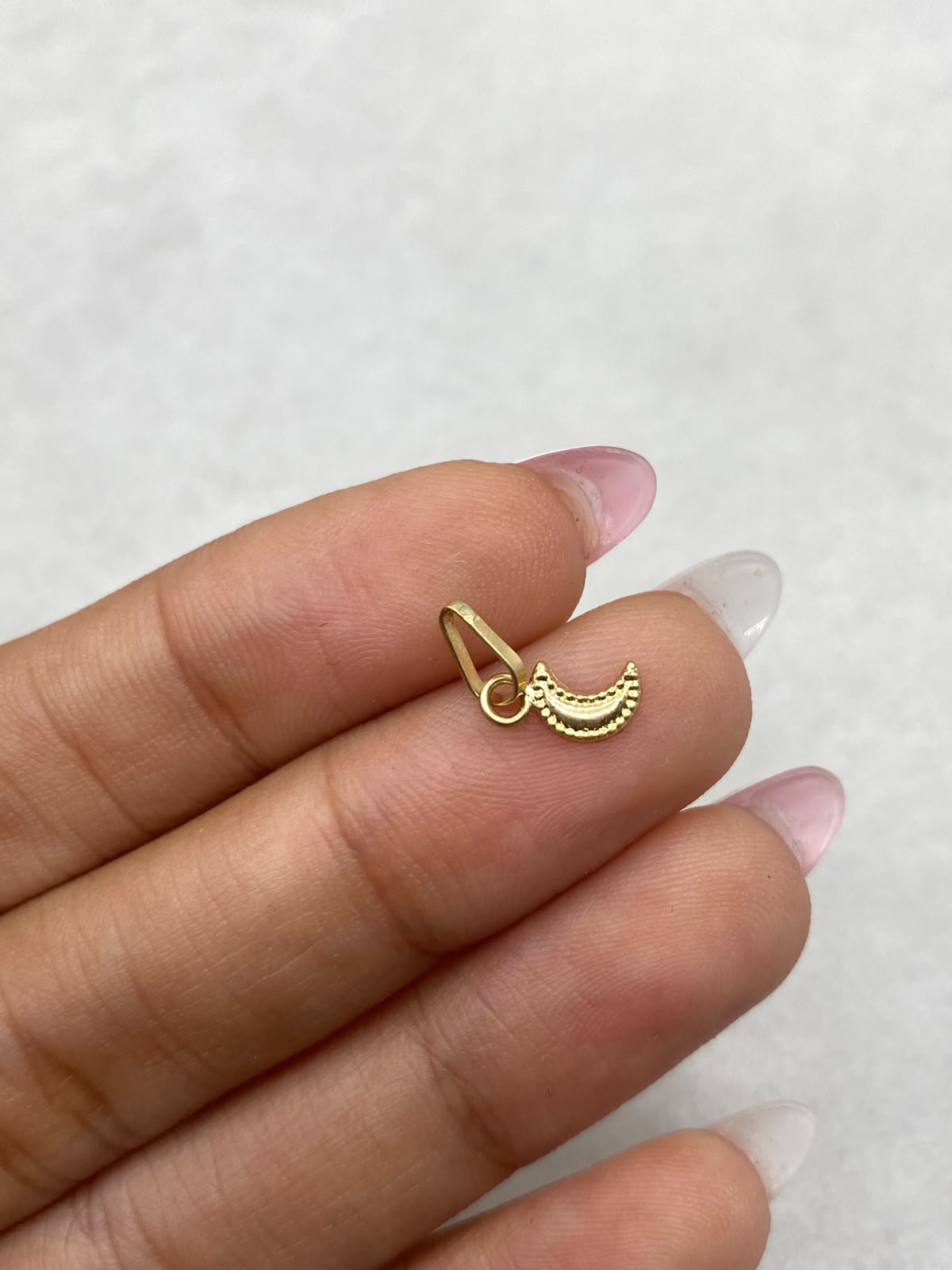 Dije media luna Oro amarillo 18k 0,19 Gr / 1,4 Cm