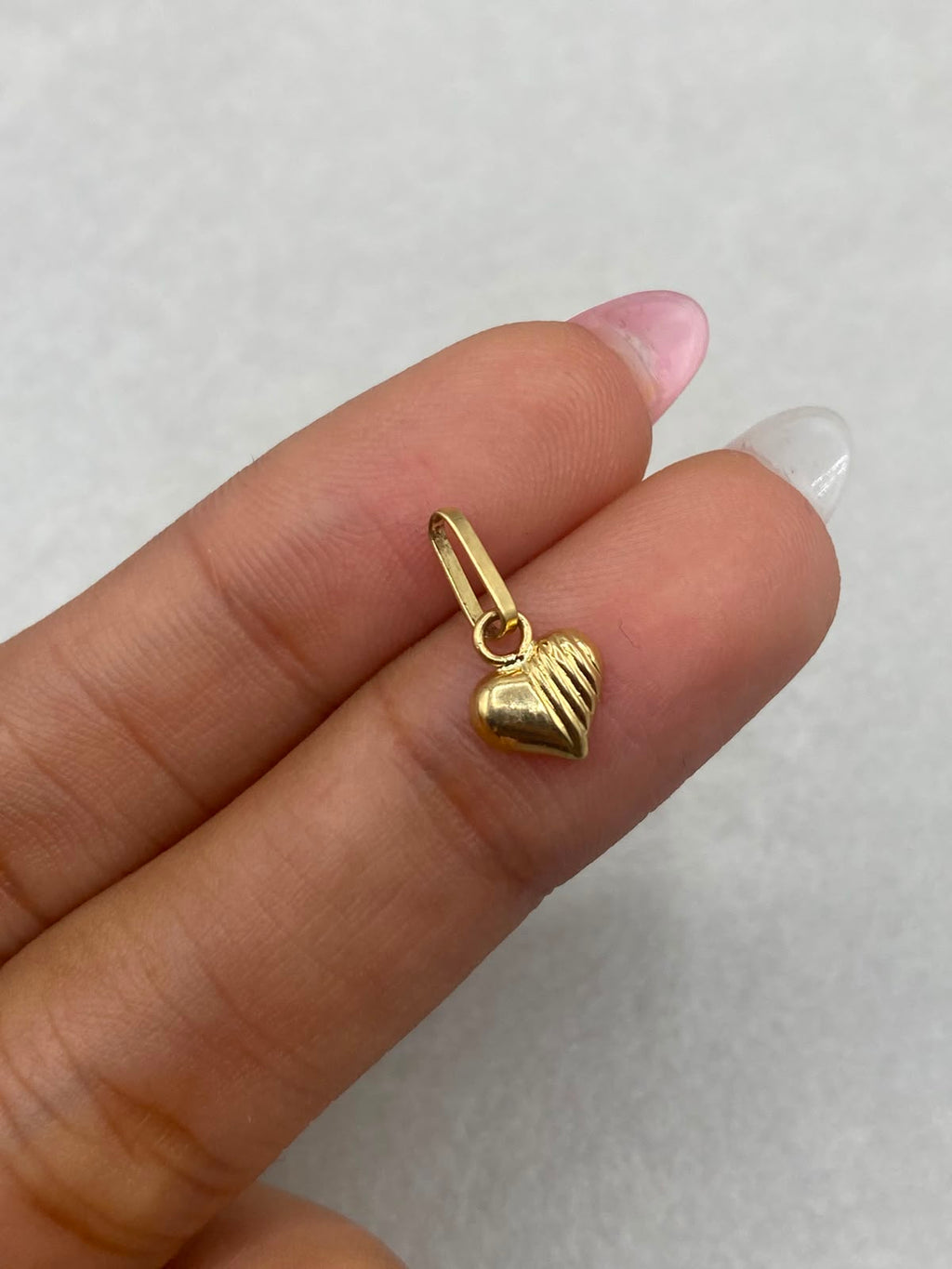 Dije corazon rayas  Oro amarillo 18k 0,25 Gr / 1,5 Cm