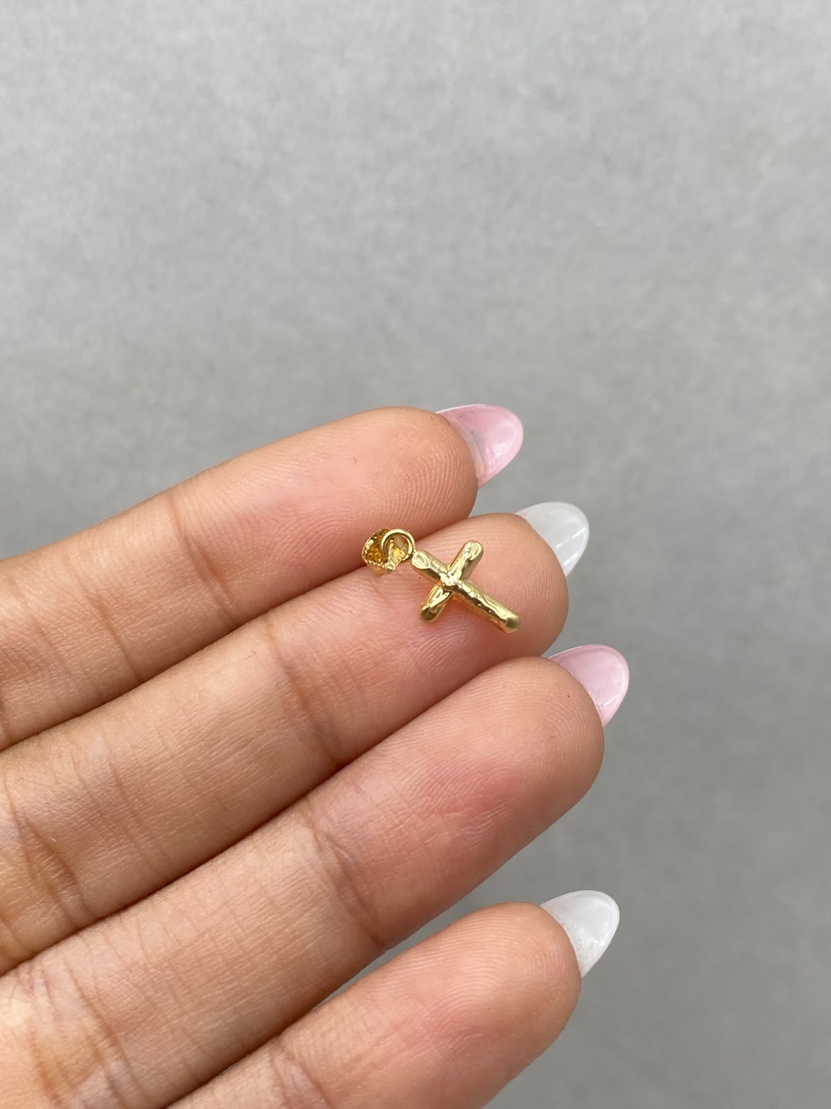 Dije cruz cristo pequeño Oro amarillo 18k 0,26 Gr / 1,5 Cm