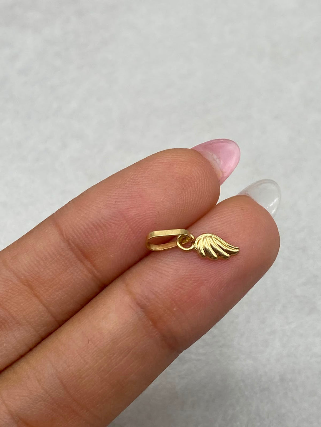 Dije ala pequeña Oro amarillo 18k 0,2 Gr / 1,8 Cm