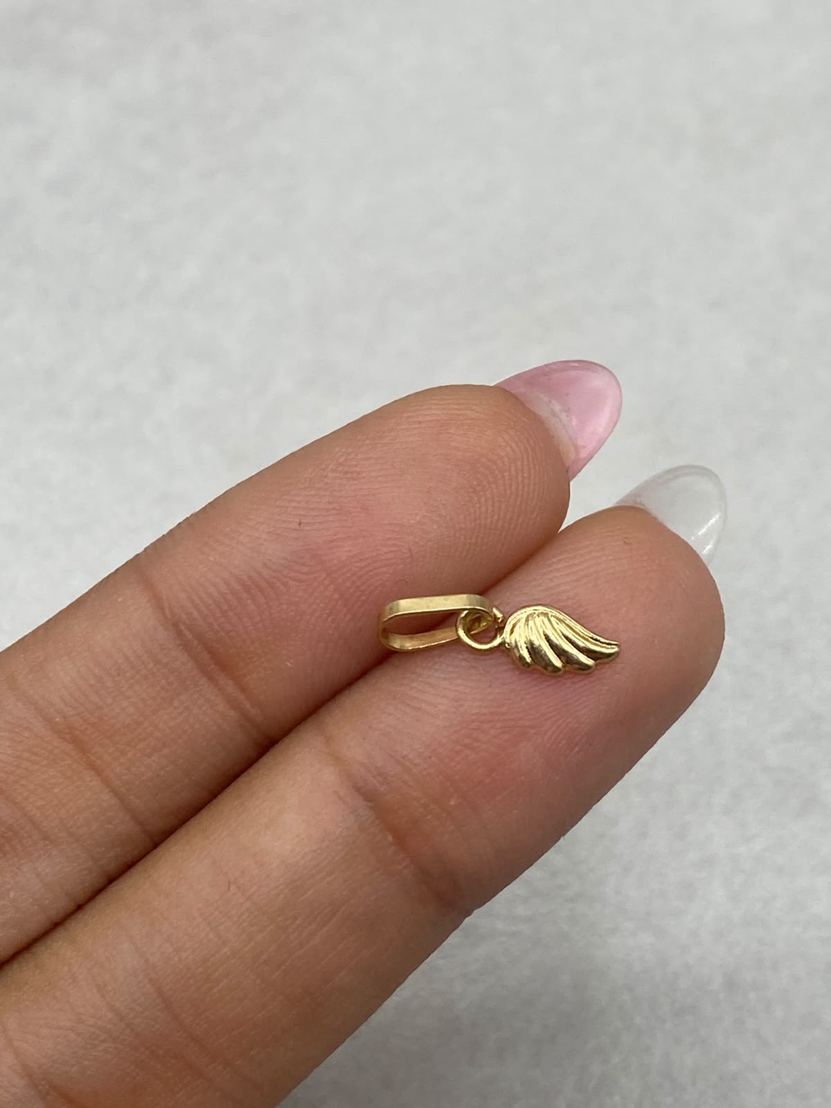 Dije ala pequeña Oro amarillo 18k 0,2 Gr / 1,8 Cm
