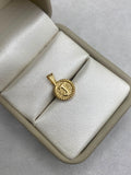 Dije circulo letra J borde diamantado  Oro amarillo 18k 0,58 Gr / 2,5 Cm