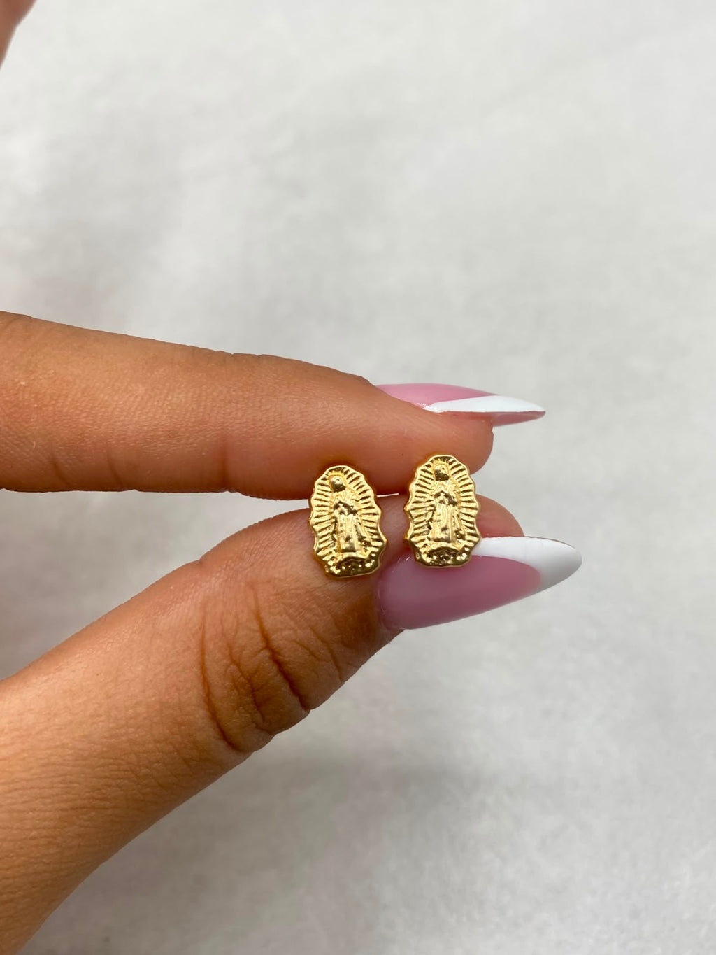 Topos silueta virgen Guadalupe Oro amarillo 18k 0,76 Gr / 6 mm
